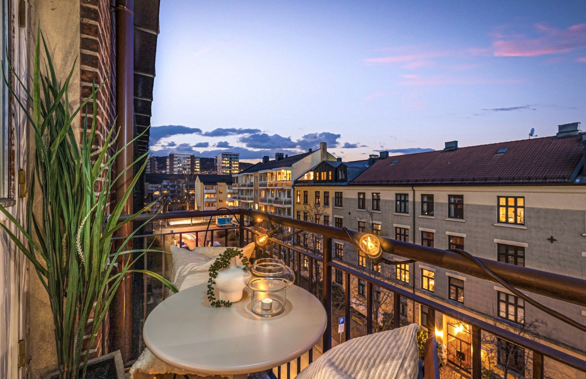 Meget lekker 3-roms toppleilighet med solrik sydøstvendt balkong og nydelig utsikt på populære Sandaker.