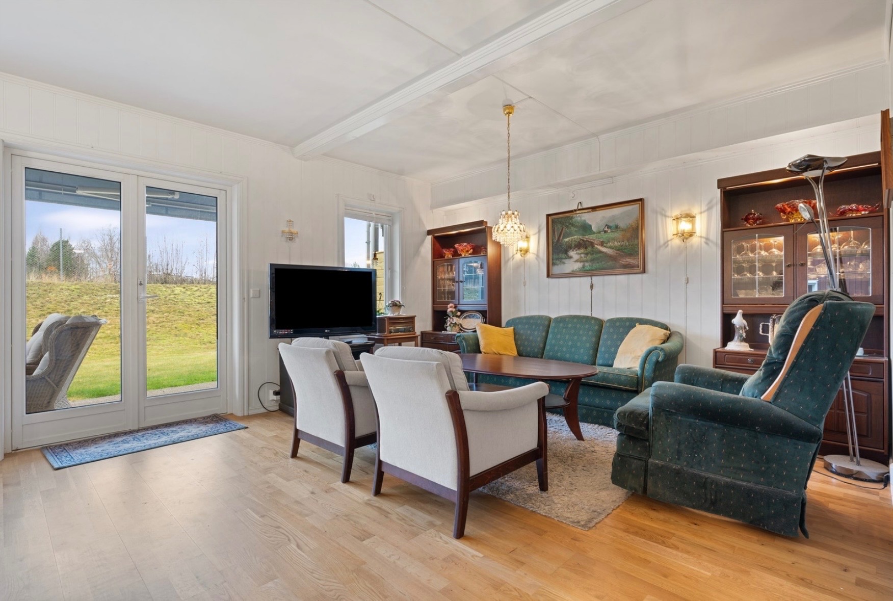 Stuedel med god plass til møblering og god med lysinnslipp