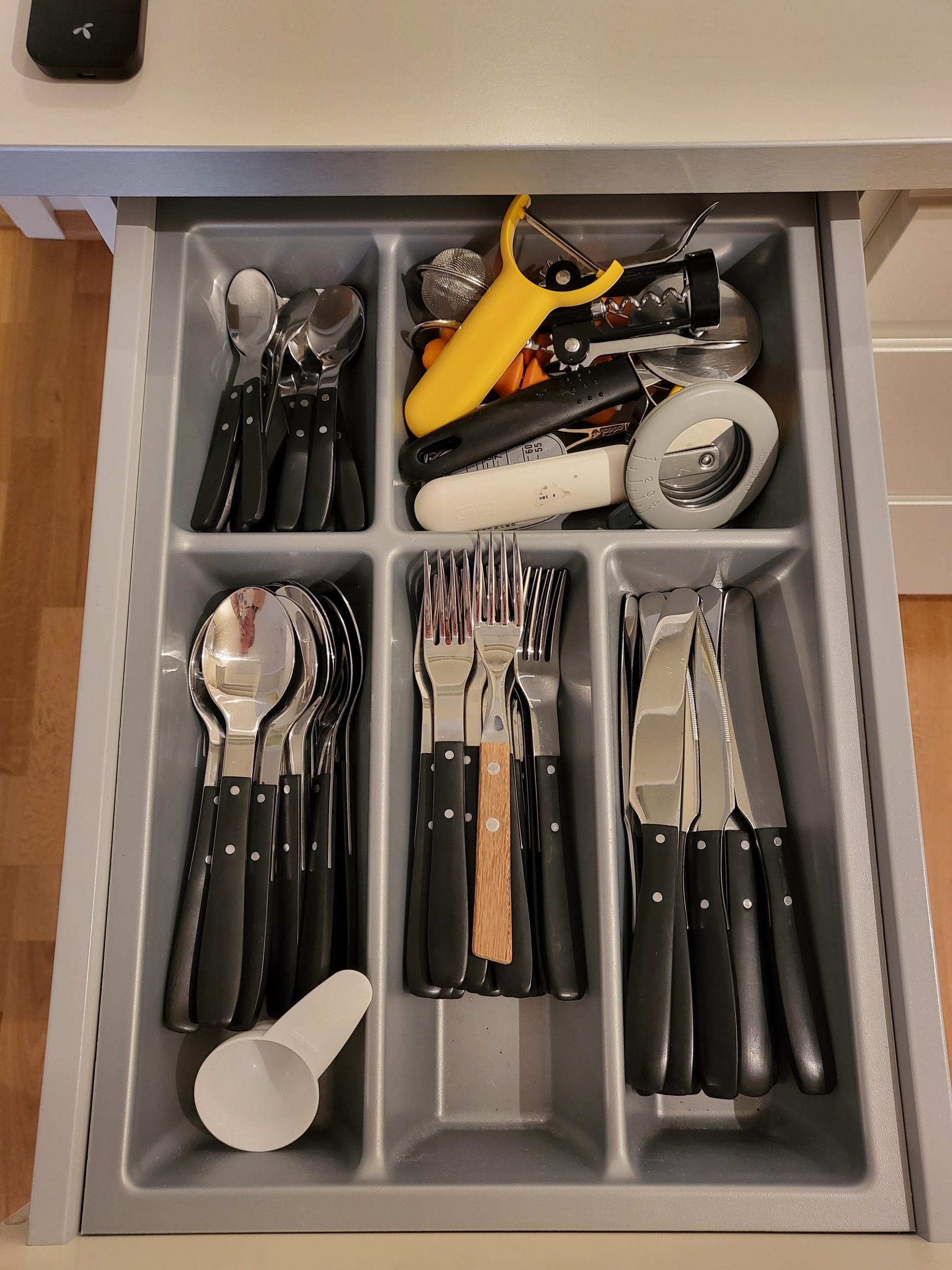 kjøkken- og elektriske utstyr følger med.