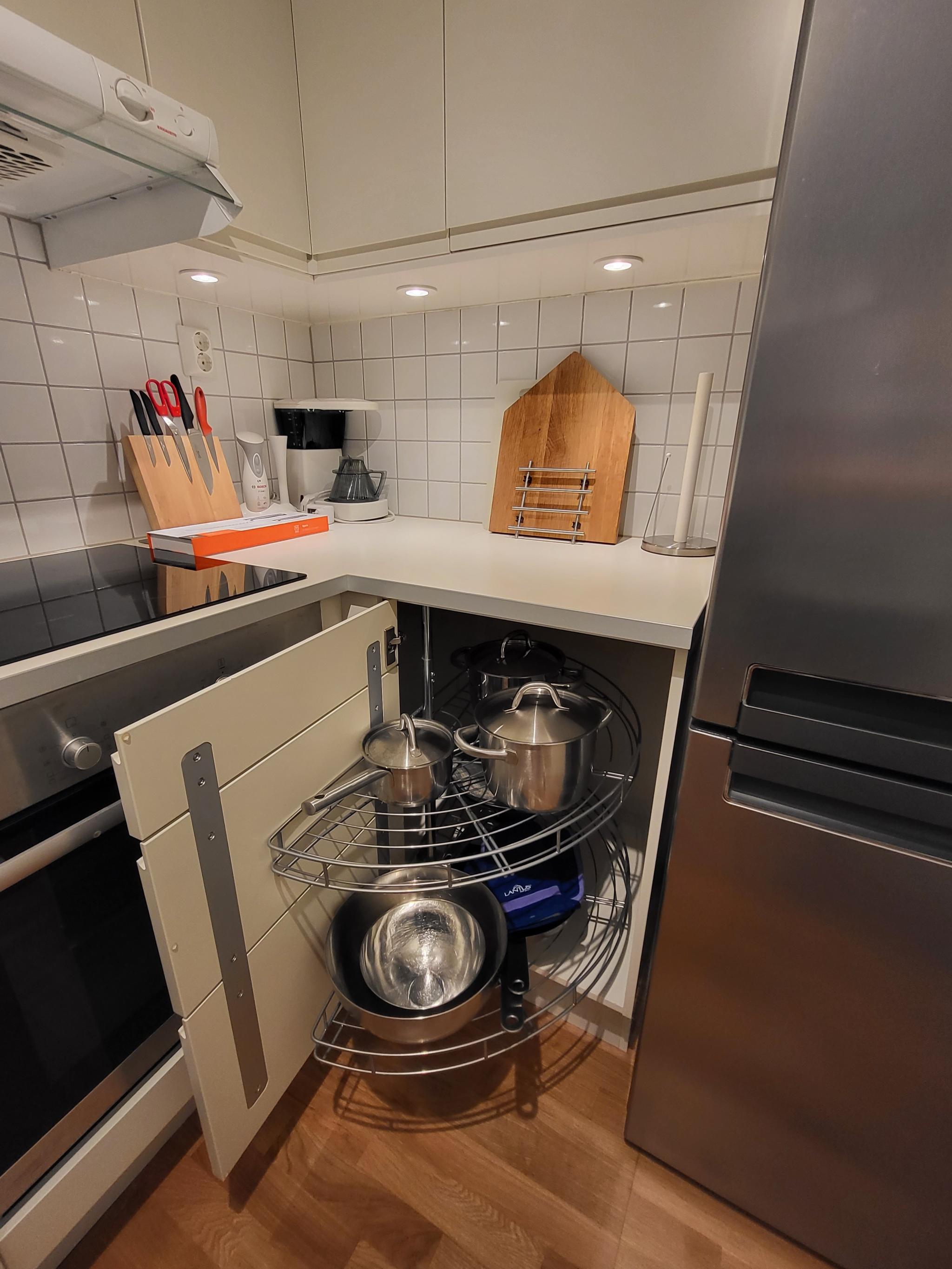 kjøkken- og elektriske utstyr følger med.