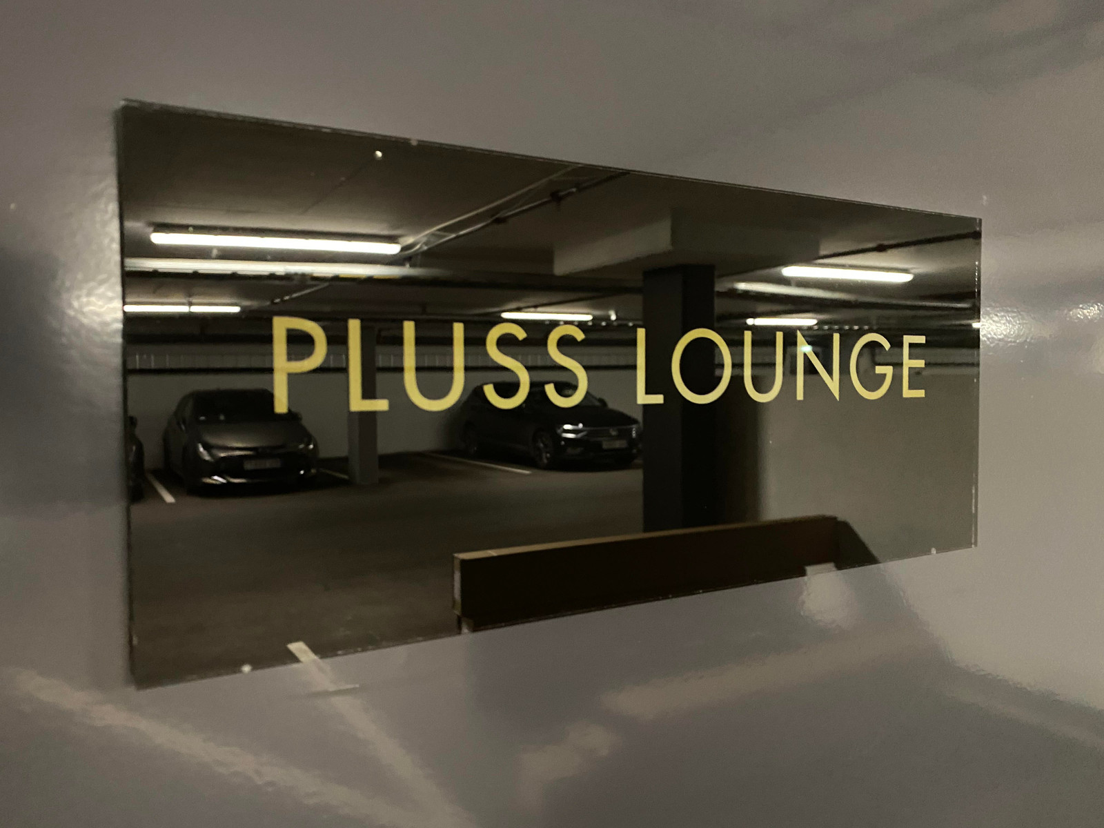 Pluss lounge med concierge som kan hjelpe til med store og små oppgaver.