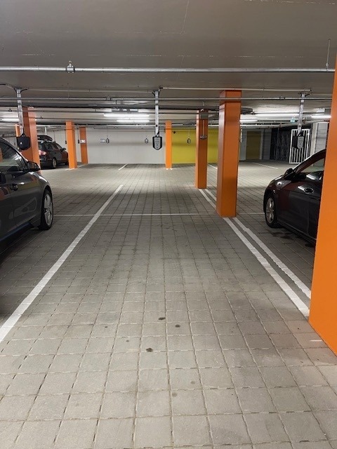 Leiligheten kan leveres med garasjeplass mot tillegg i leien.
