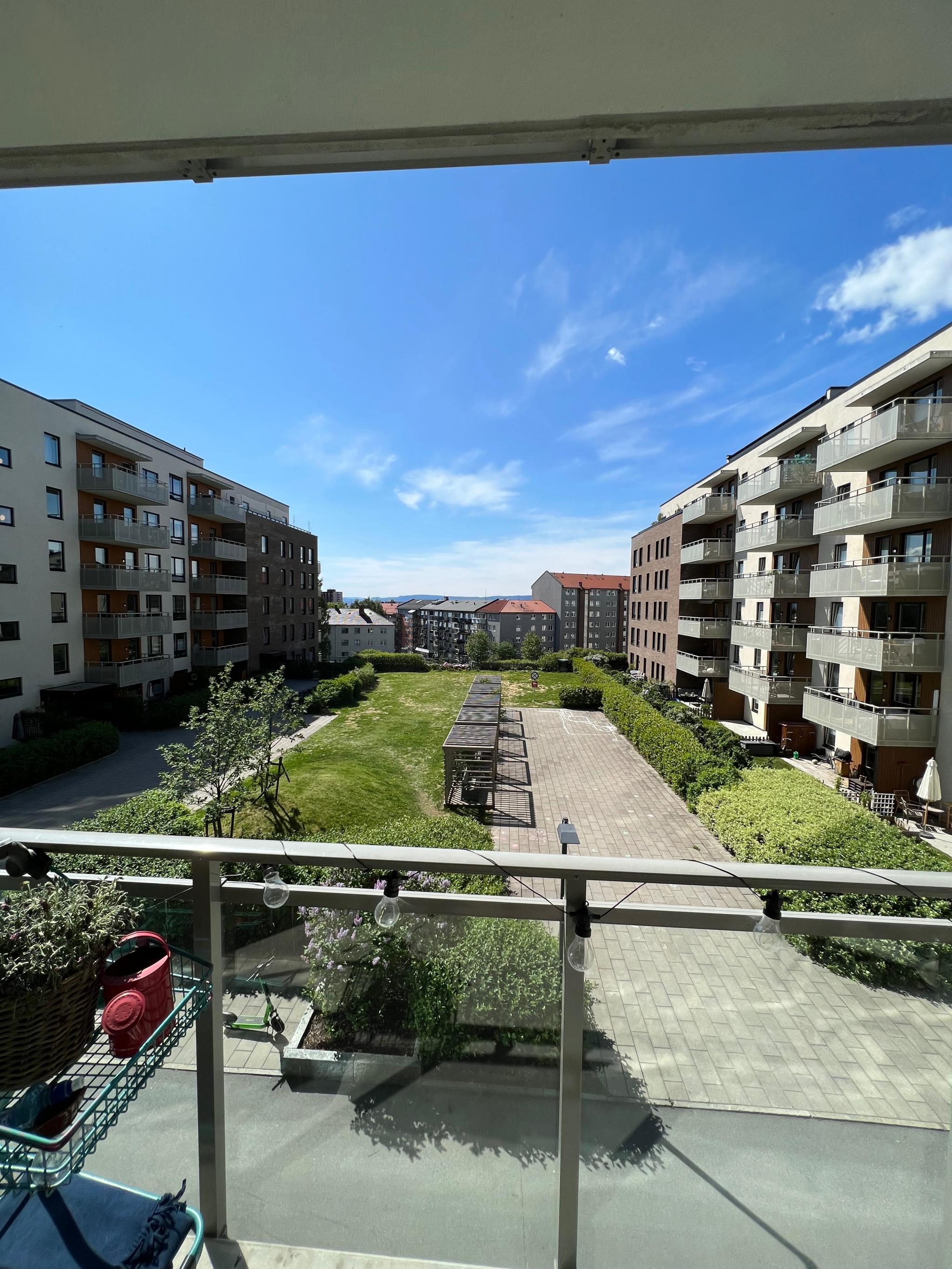 Flott stor balkong med fin utsikt 