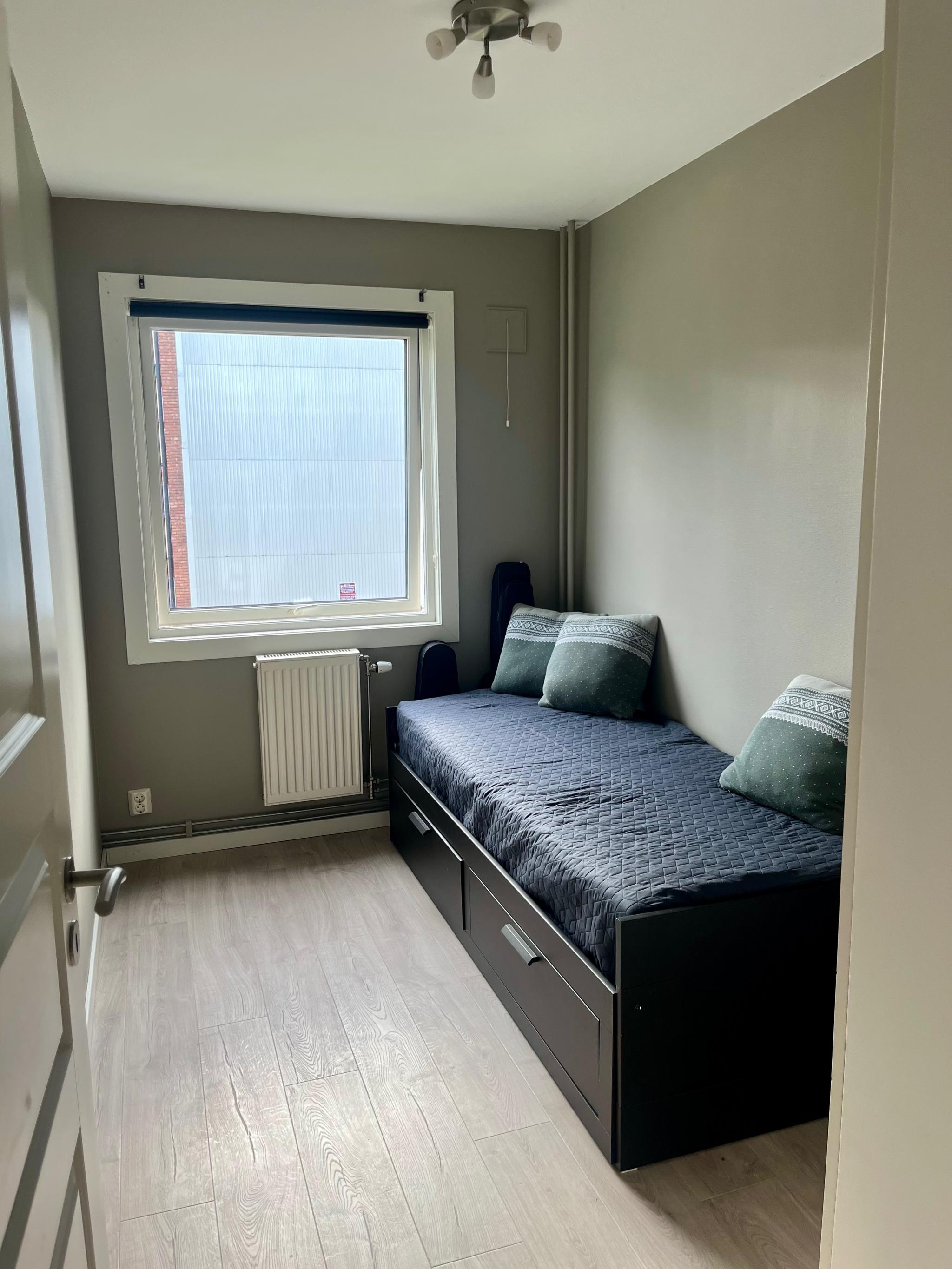 Soverom 3 med 80x200 seng som kan slås ut til 160x200 