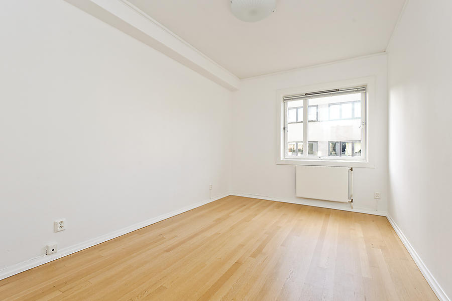 Sov 1, uten møbler. Er i dag malt i en blå farge (se neste bilde)