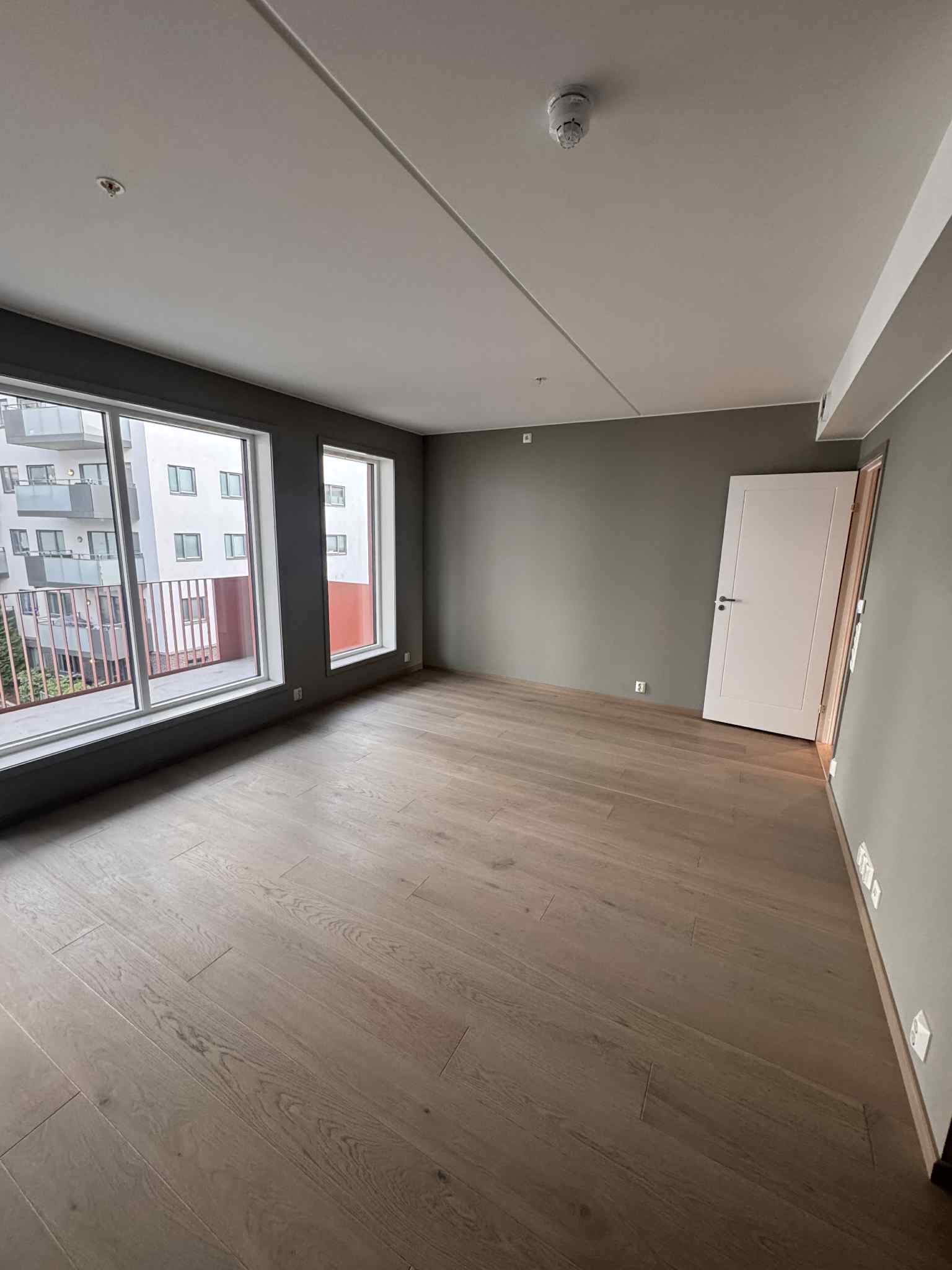 Stue/kjøkken med egen balkong på 9,5m2