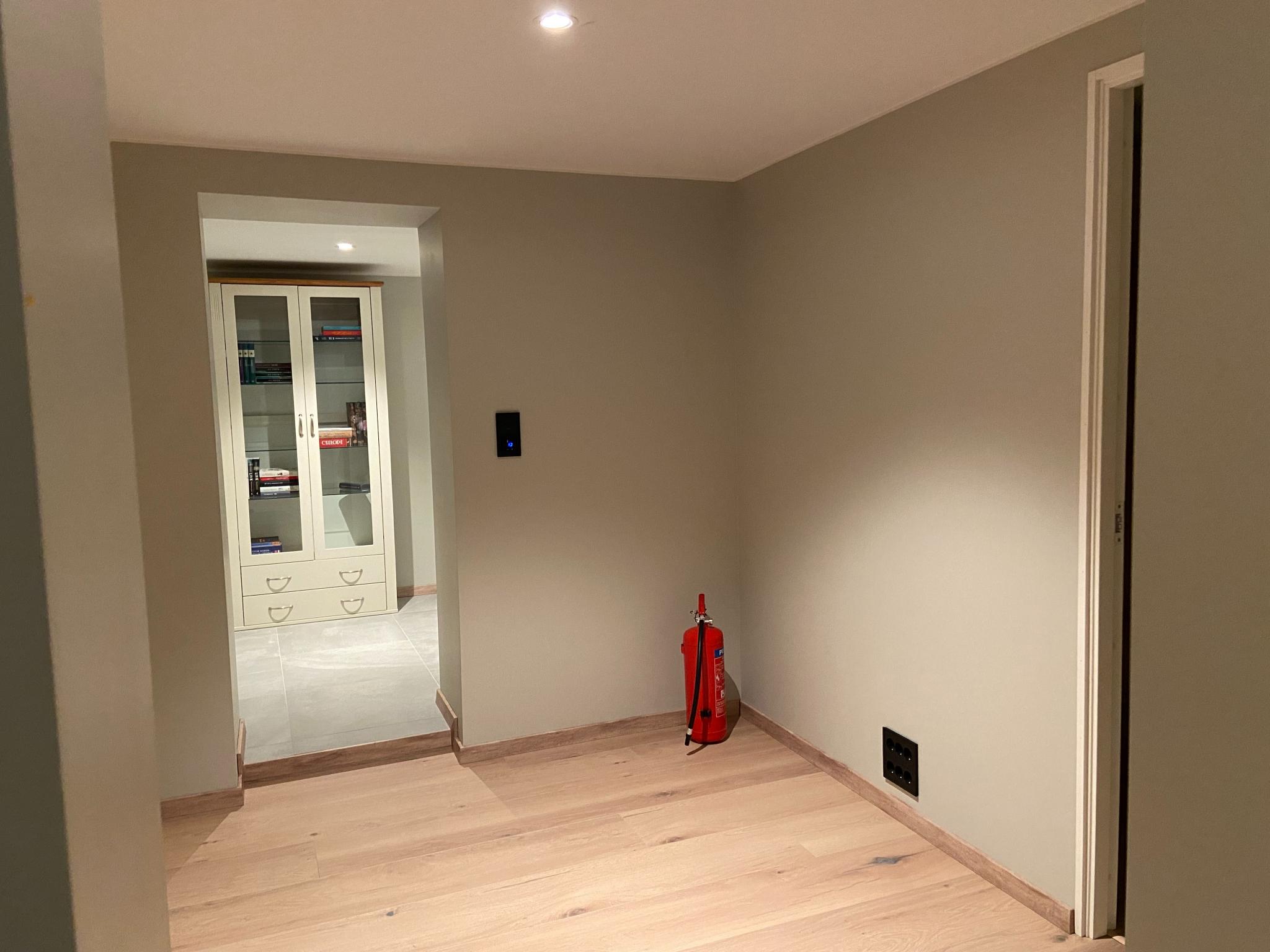 Mellom gang. Plass til arbeidsstasjon