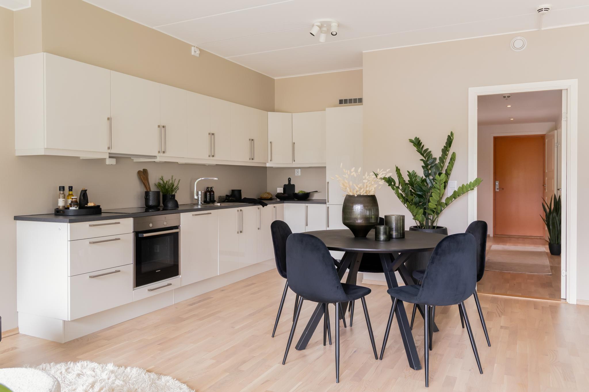 HTH kjøkken med integrerte hvitevarer. 