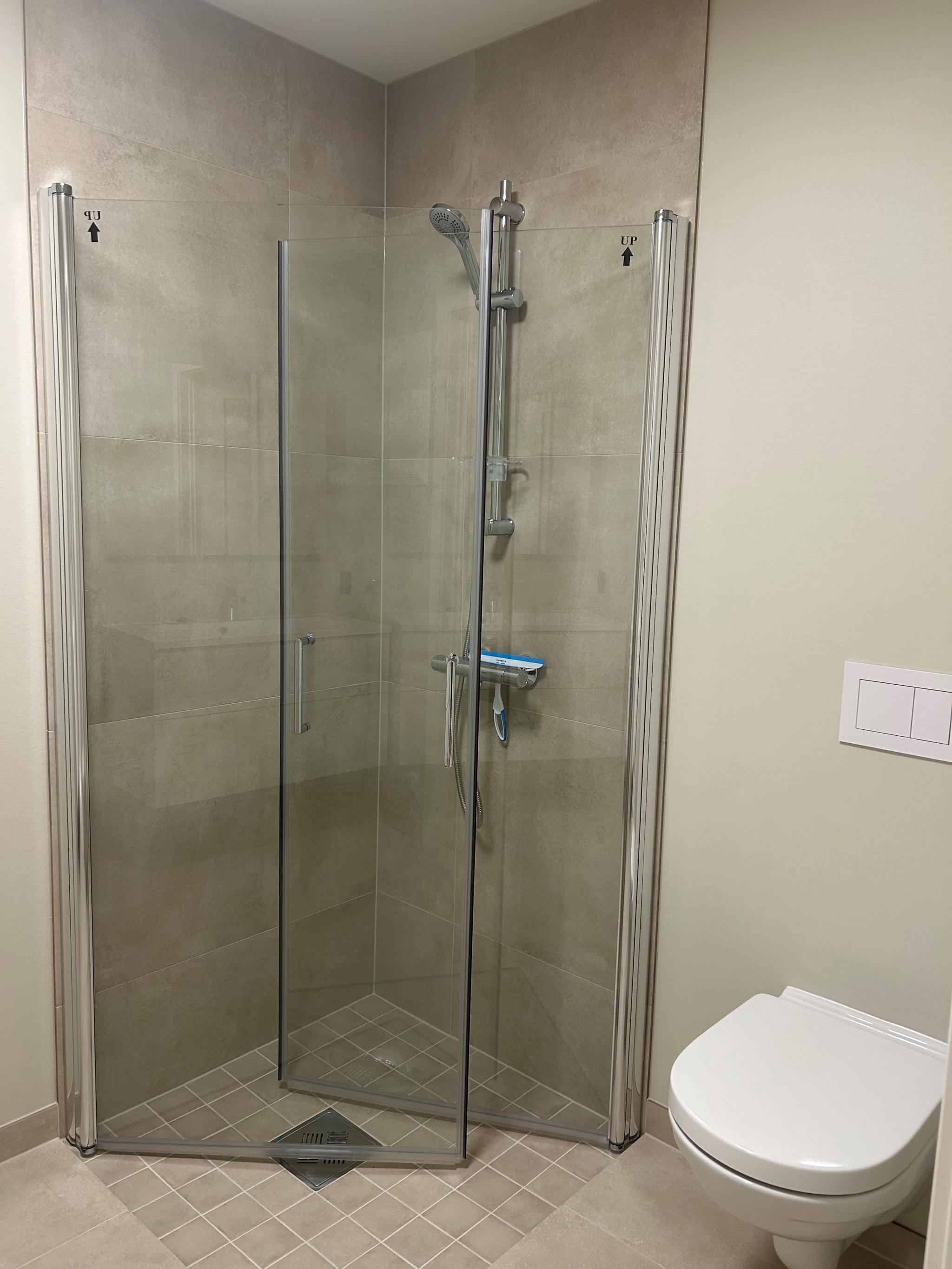 Det er opplegg til vaskemaskin. Vask/tørk vil settes inn.