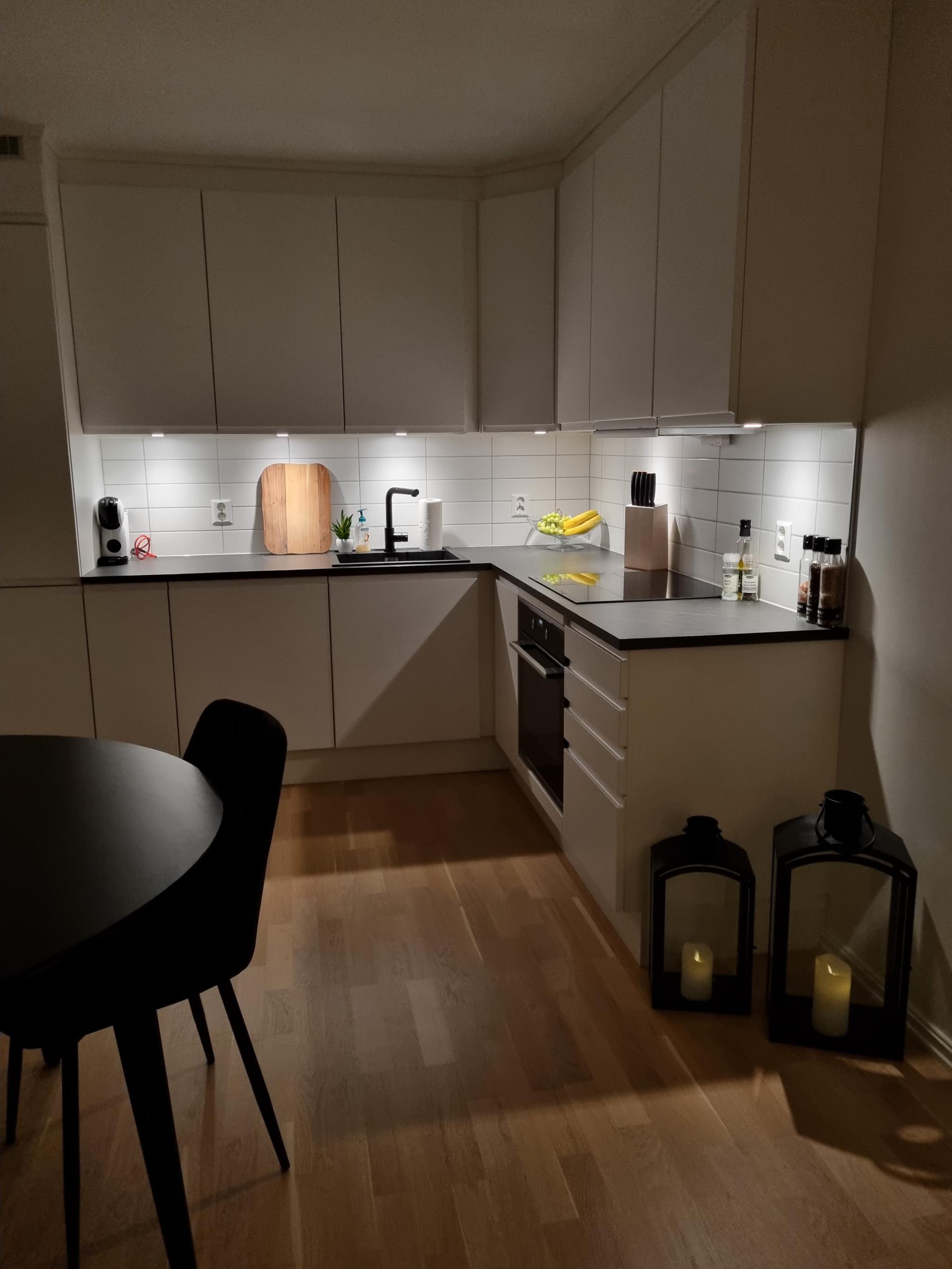 Kjøkken med integrerte hvitevarer