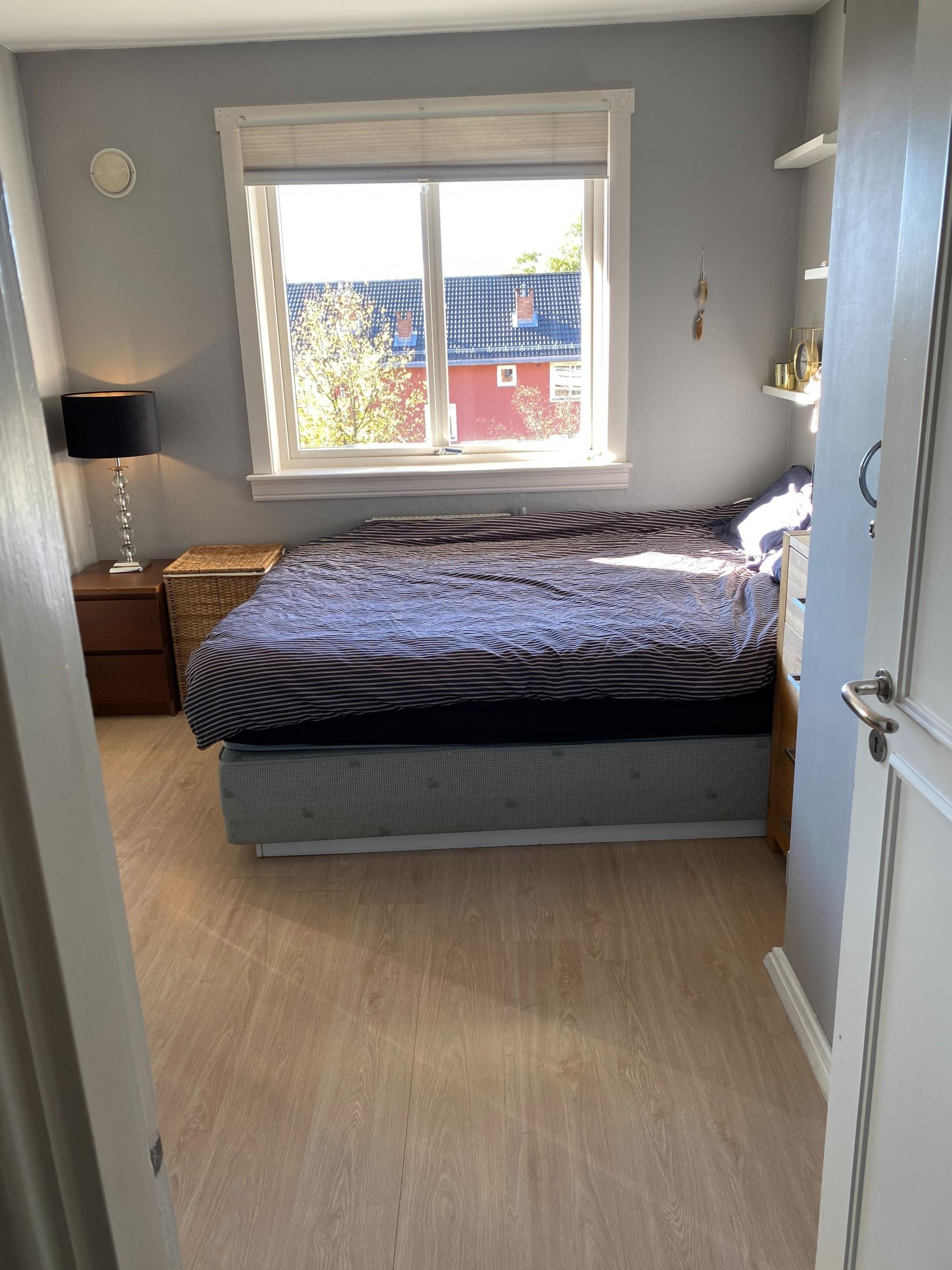 Ny parkett er lagt nå, rommet er umøblert