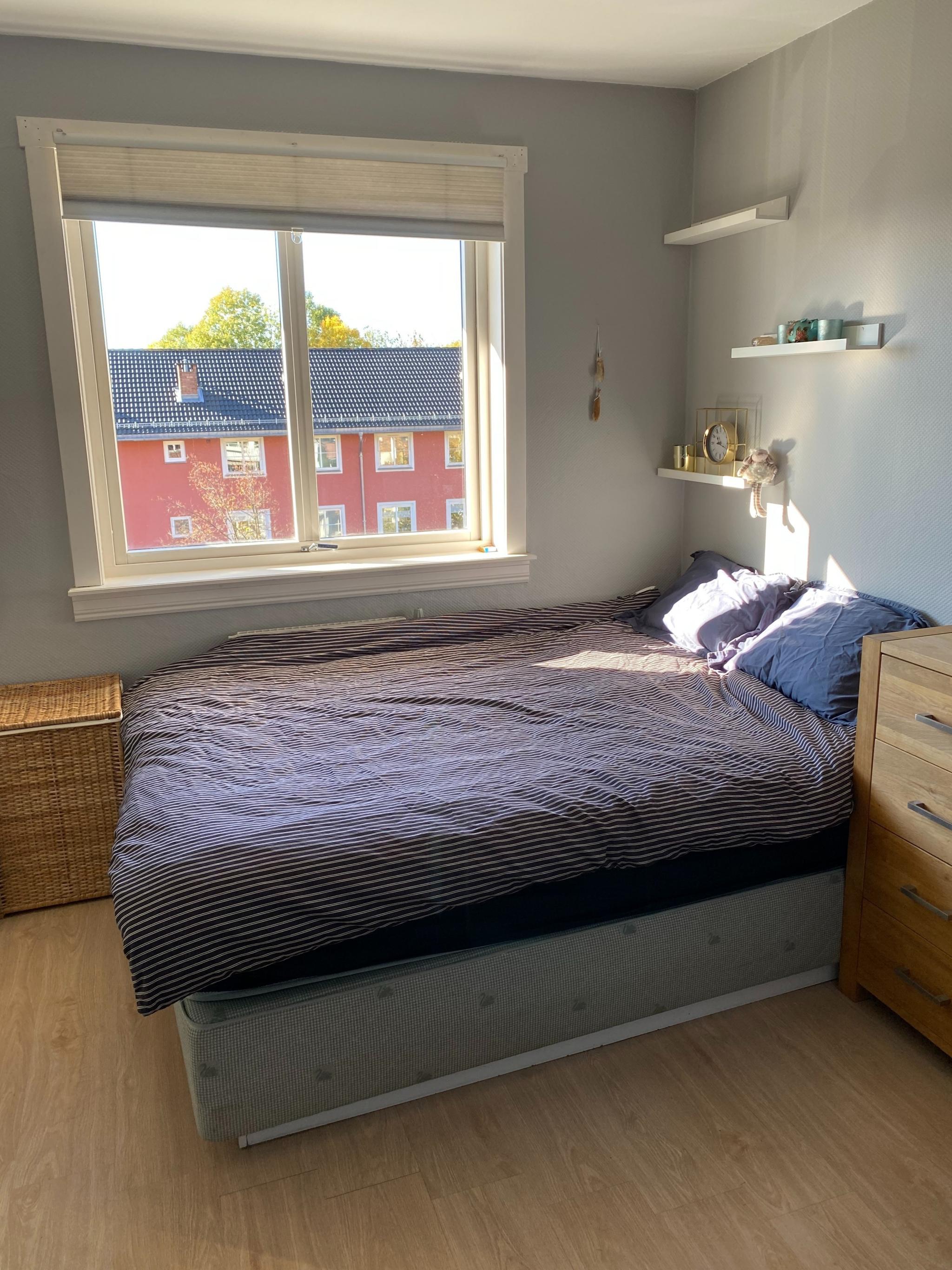 Ny parkett er lagt nå, rommet er umøblert