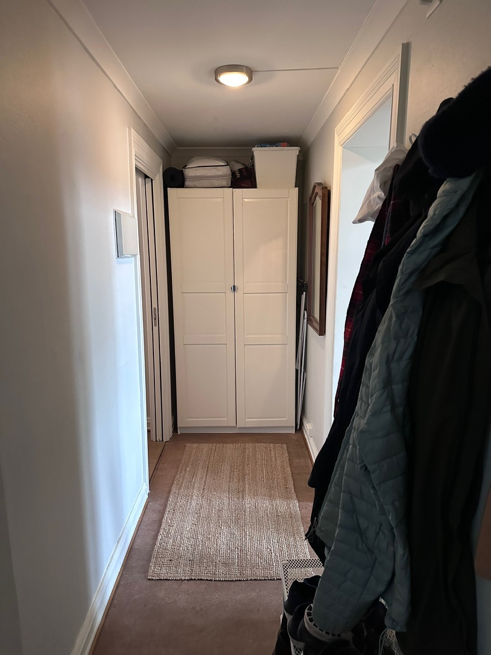 Gang med garderobeskap