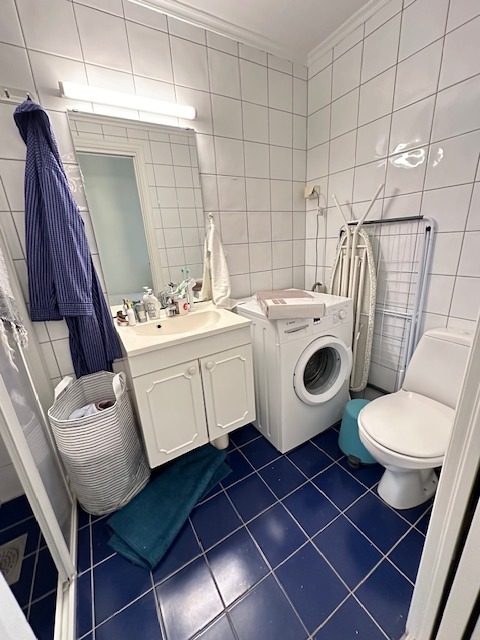 Bad med tilkobling for vaskemaskin