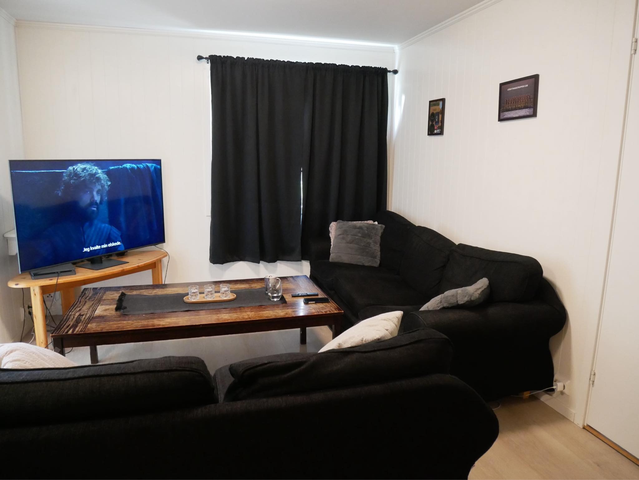 Stue møblert med annen sofa
