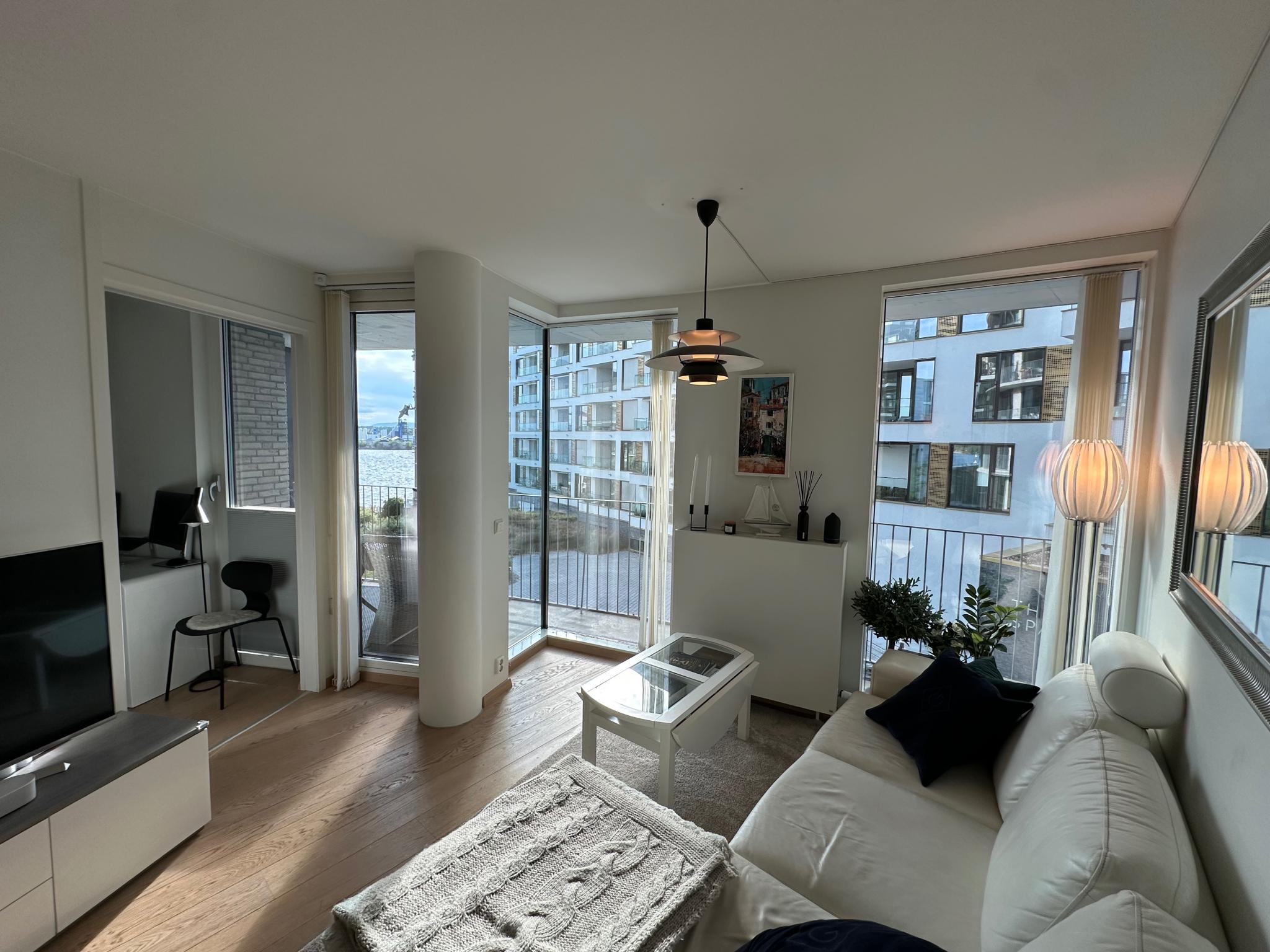 Livingroom, big windows, light and modern. 
