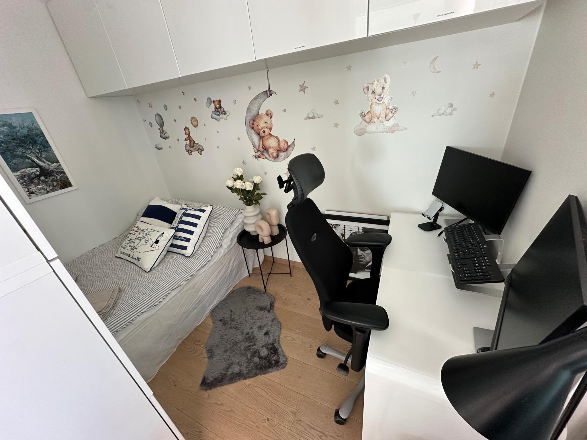 Guest bedroom / children's room / home office