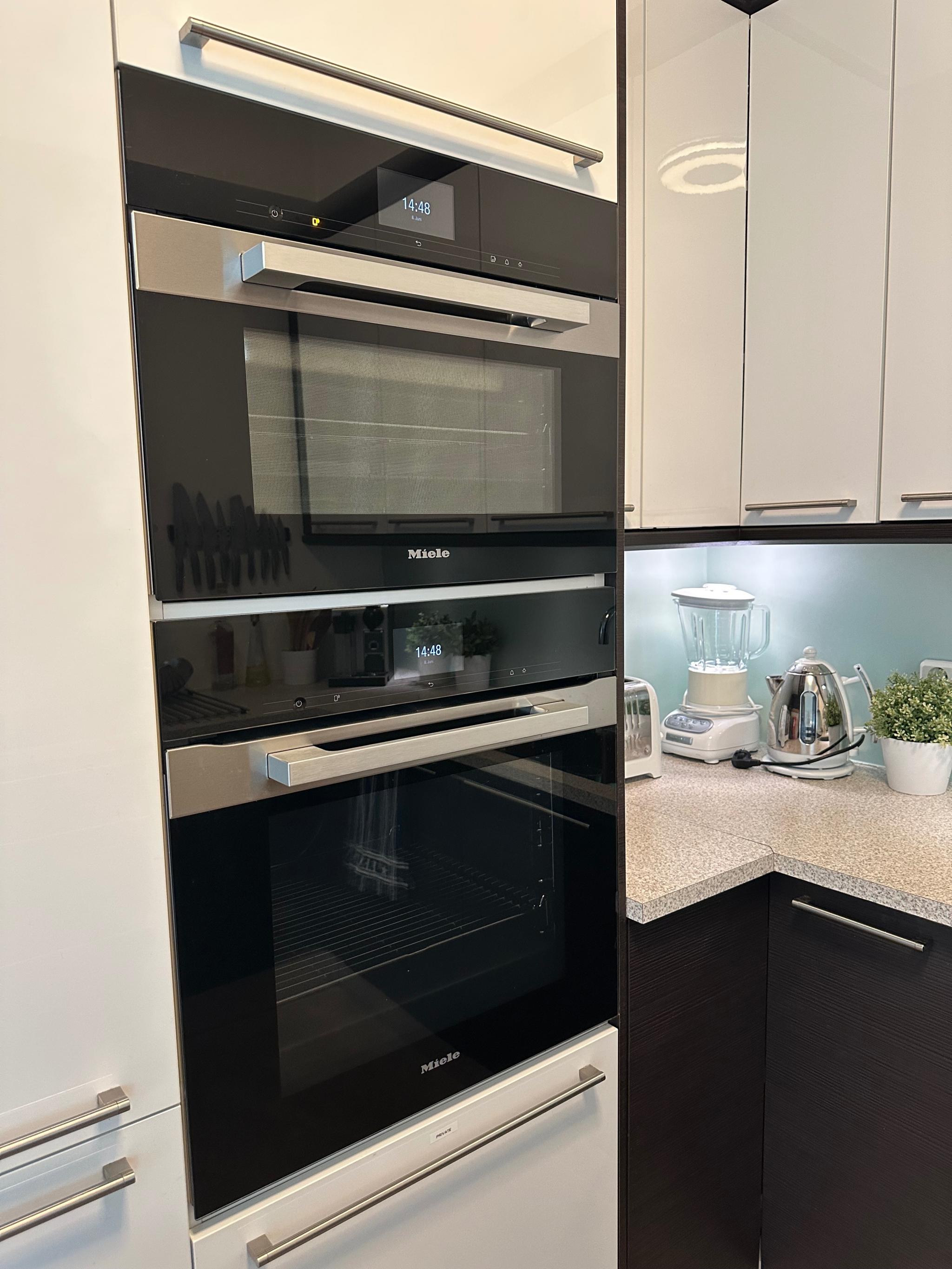 Miele toppmodeller, ovn og dampovn. Egen micro. 