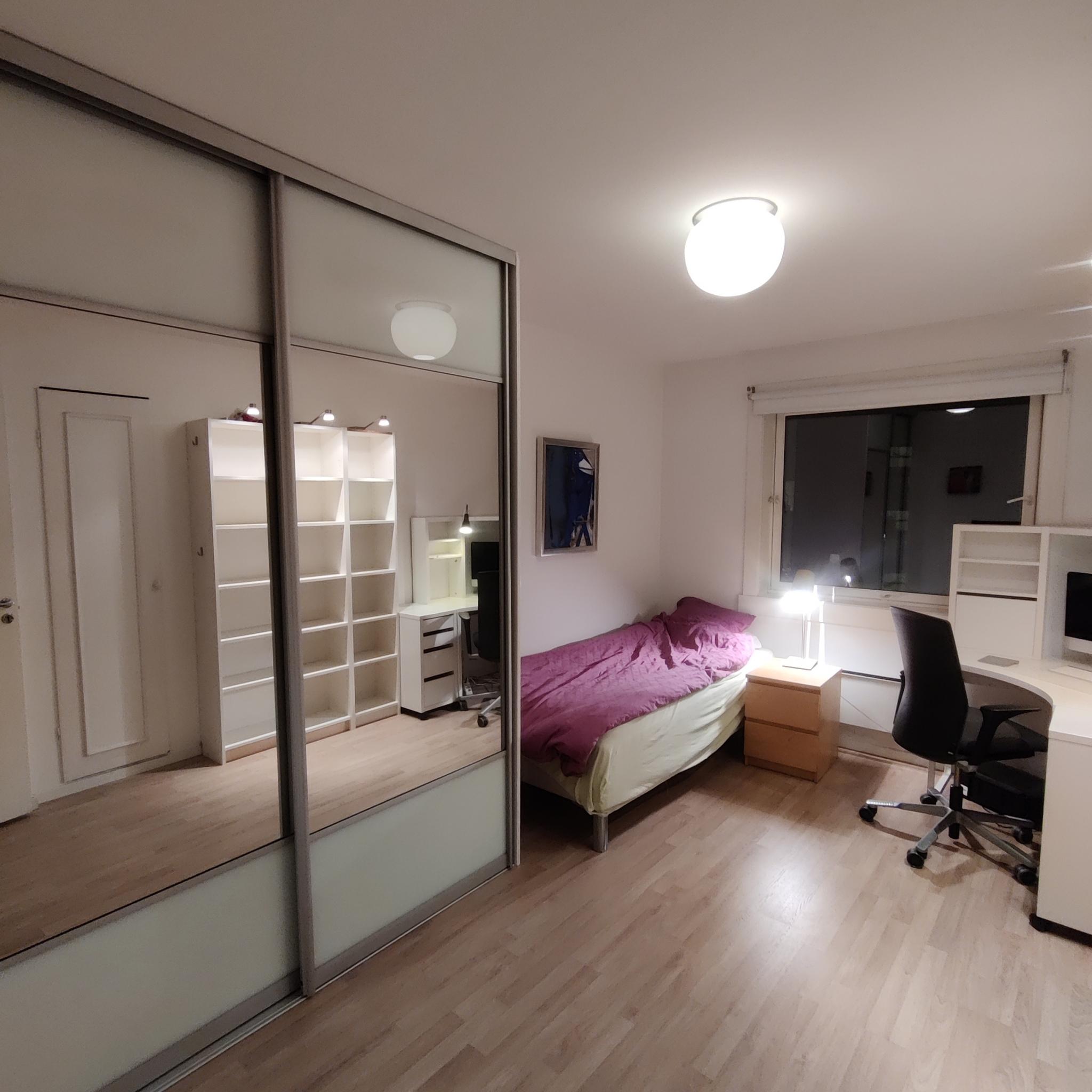 Soverom med garderobe