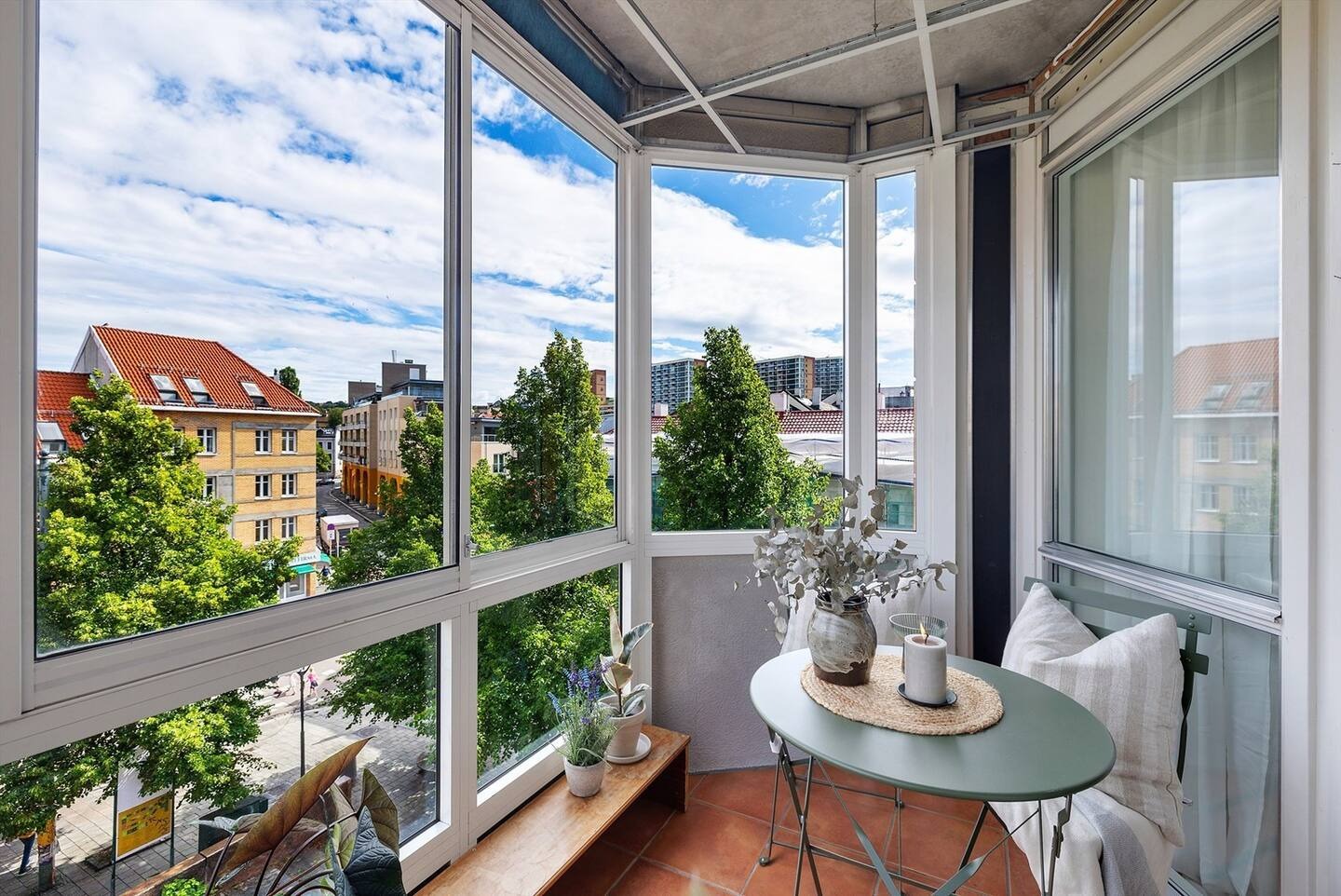 Ballkong, anderledes møblert nå