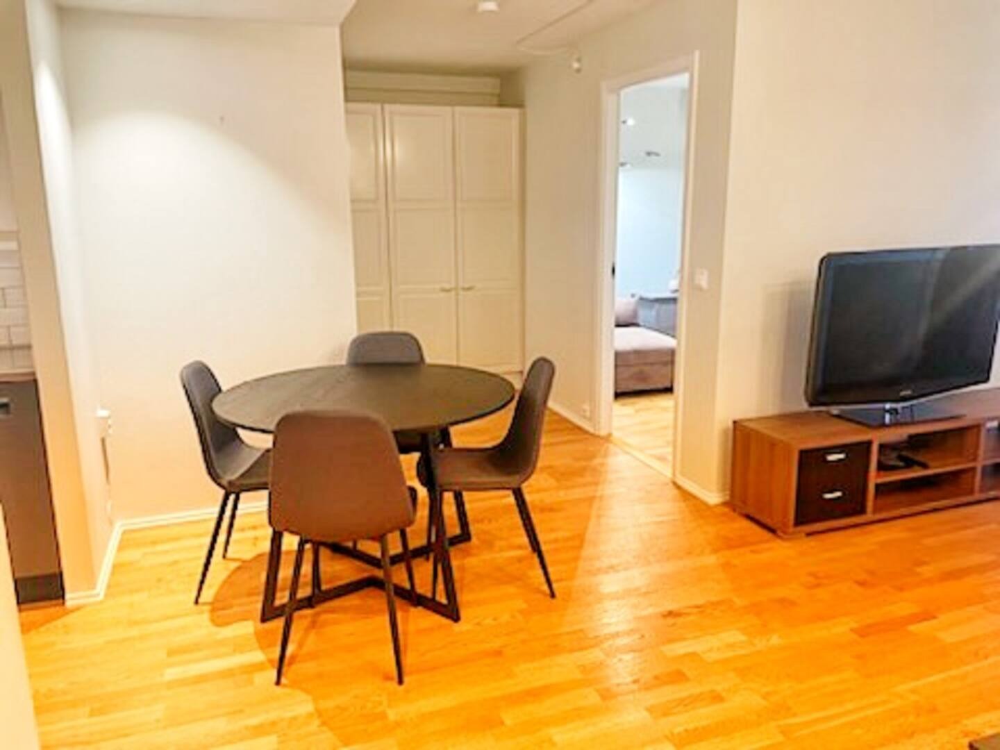 Spisebord med 4 stoler