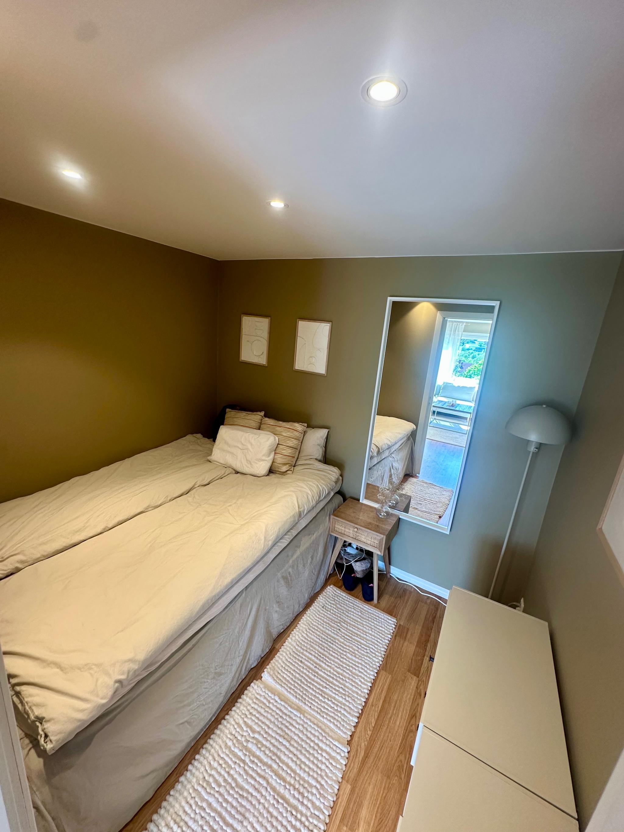 Sovealkove, seng 150x200cm med oppbevaring under seng og to kommoder