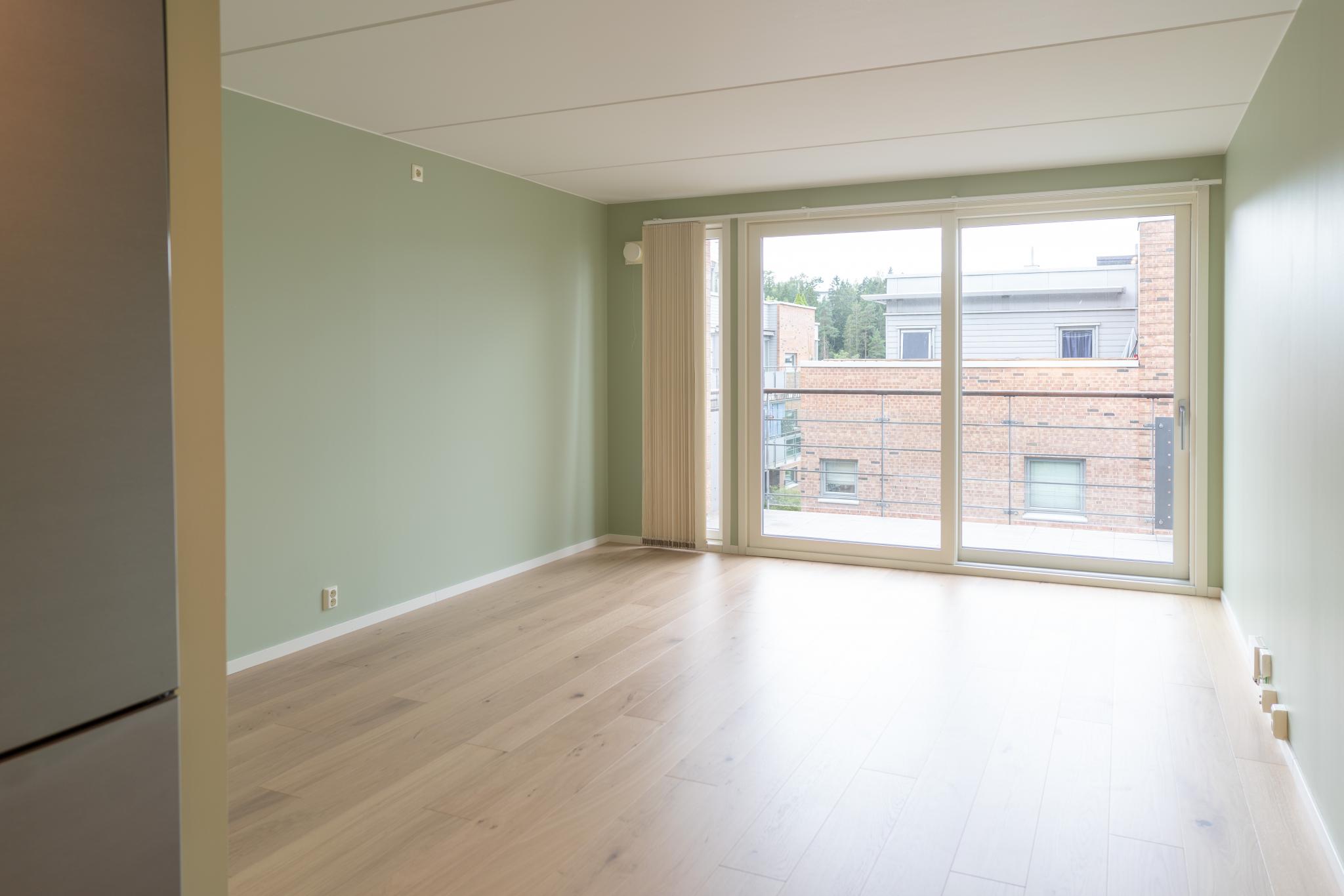 Store vindusflater slipper mye naturlig lys inn i boligen