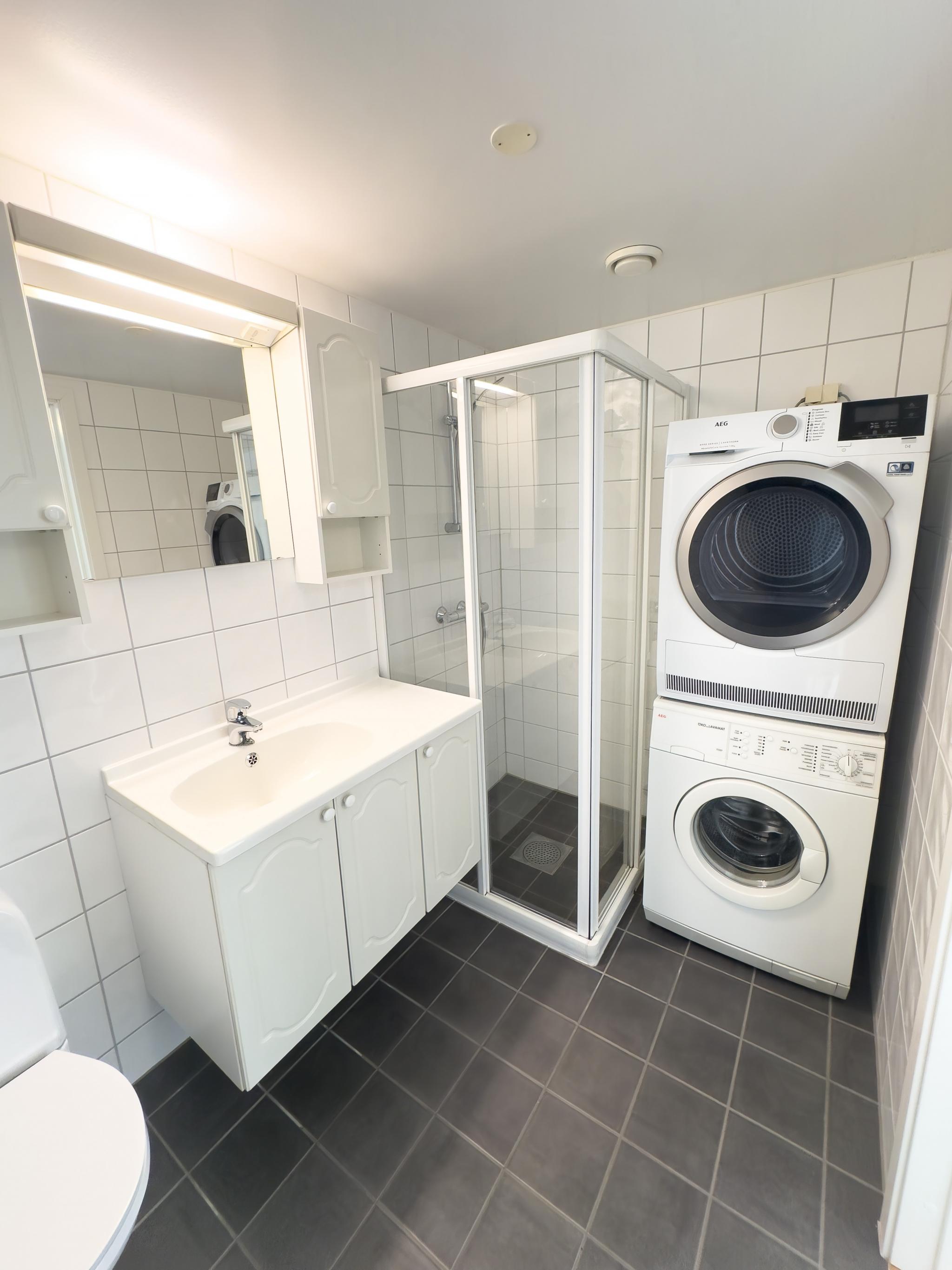 Bad inkluderer vaskemaskin og tørketrommel