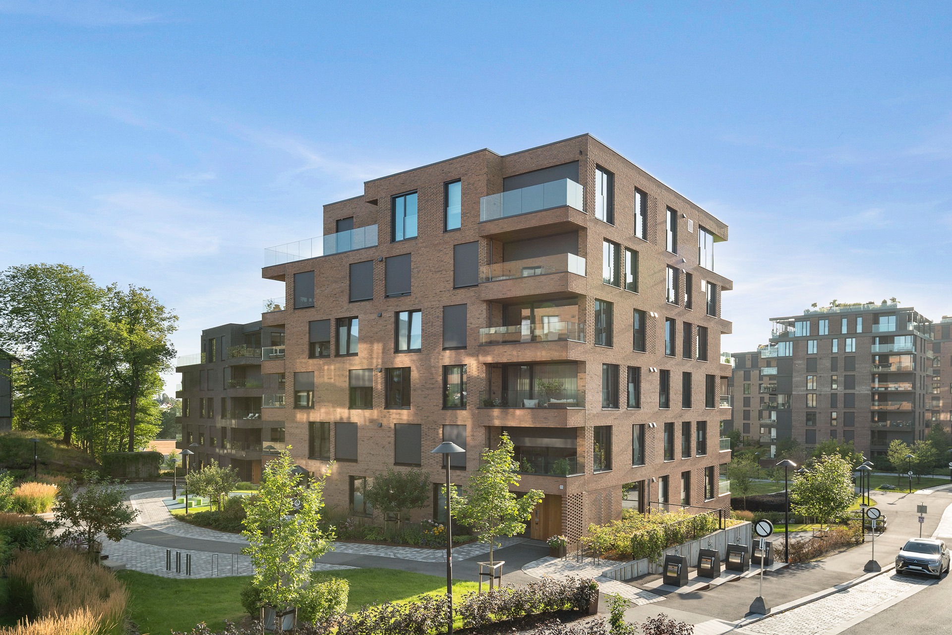 Et eksklusivt og populært sameie på Lilleaker Vest, omkranset av nydelige og grønne omgivelser langs elven. 
Et moderne og tilbaketrukket boligområde på Lilleaker, der bypuls møter grønne omgivelser.