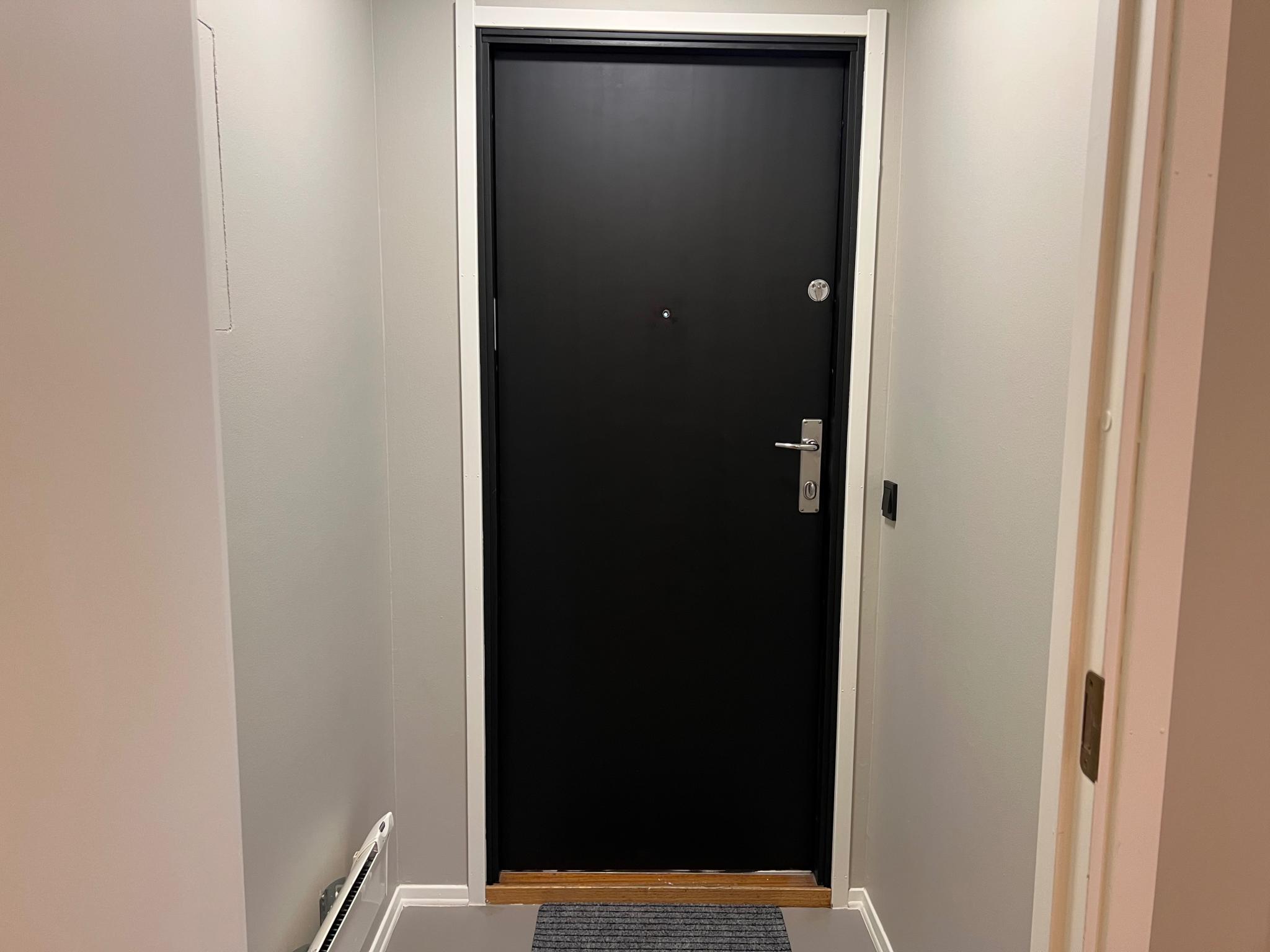 Vindfang med plass til sko og jakker 