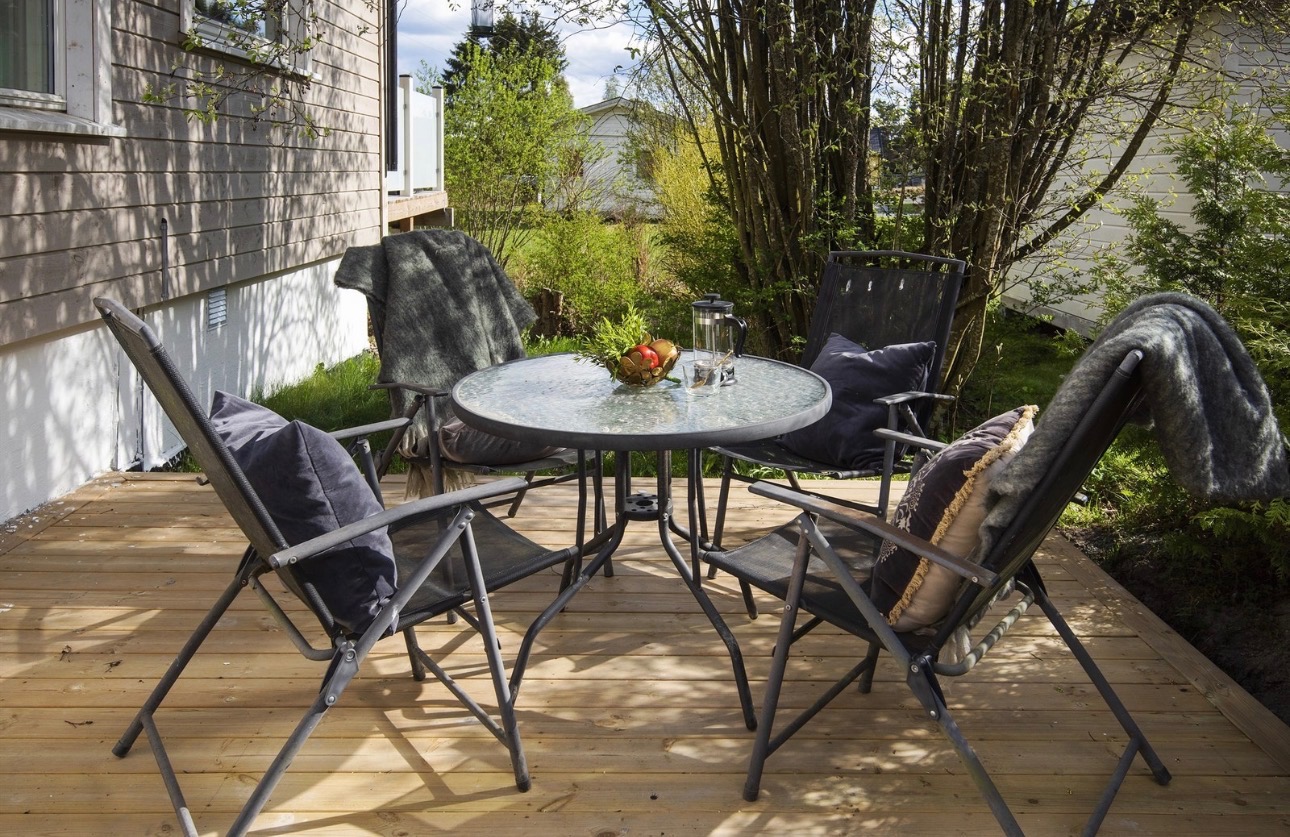 Terrassen til hybelen på dagtid 