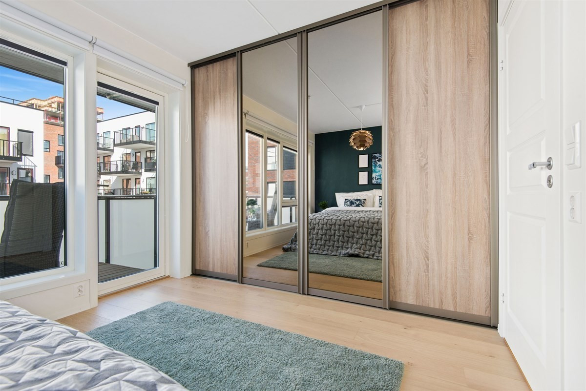 Soverom 1 med egen balkong (malt i annen farge)