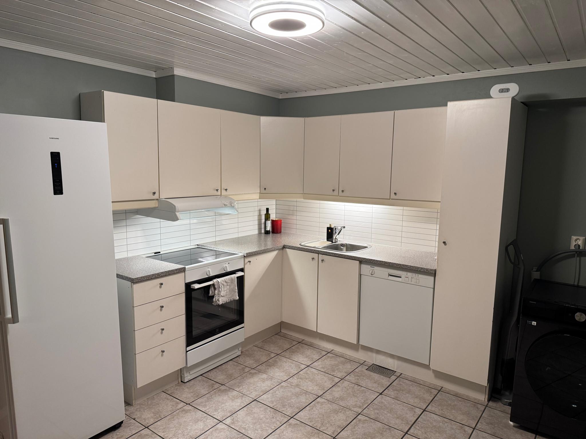 Kjøkken (varmt lys)