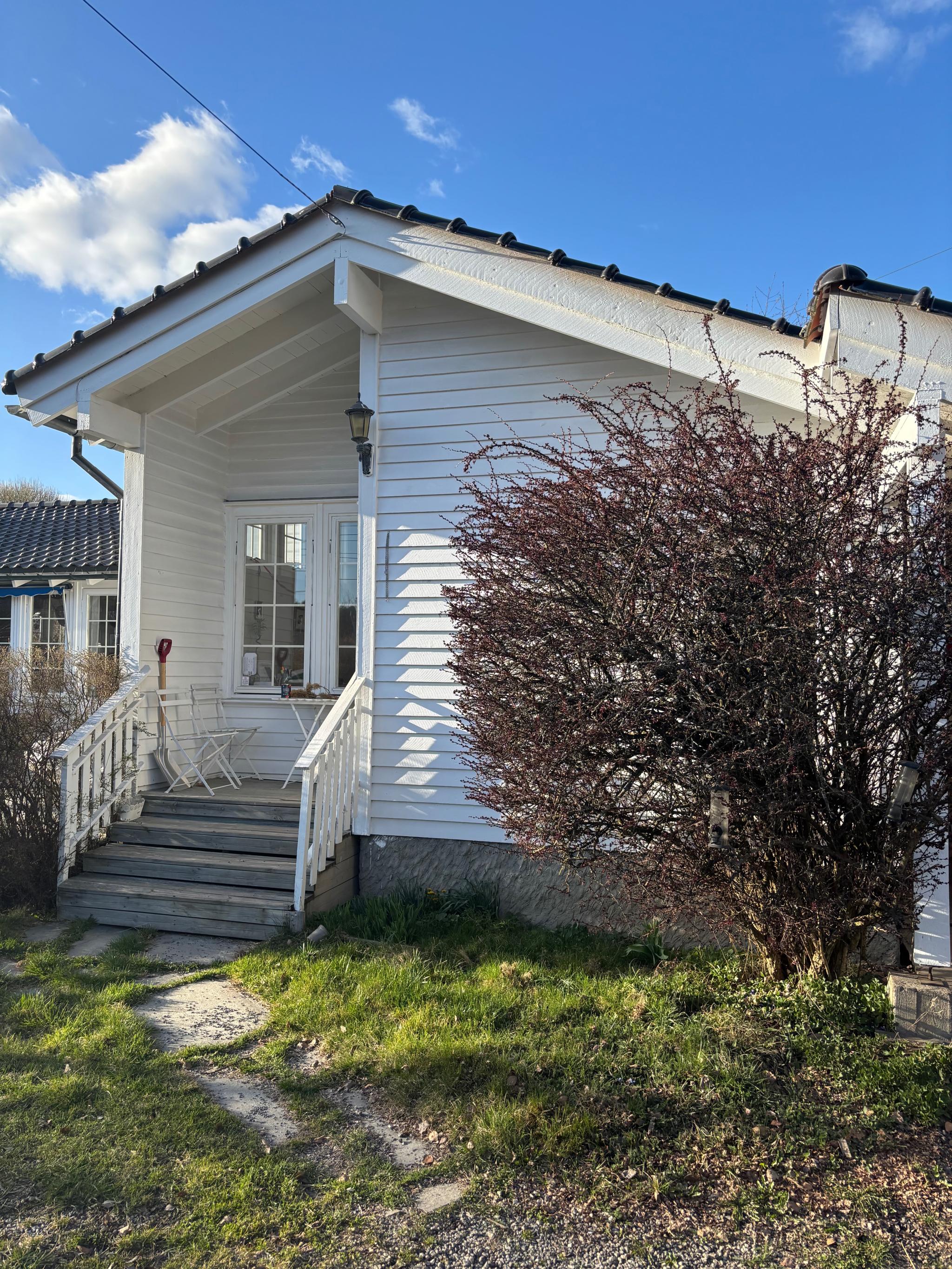 Inngangsparti til hybel - atskilt fra resten av boligen 