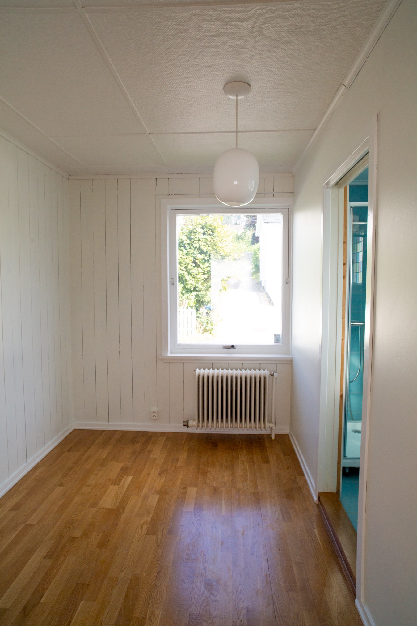 Rommet ved siden av badet. Har dør ut til entree også. 