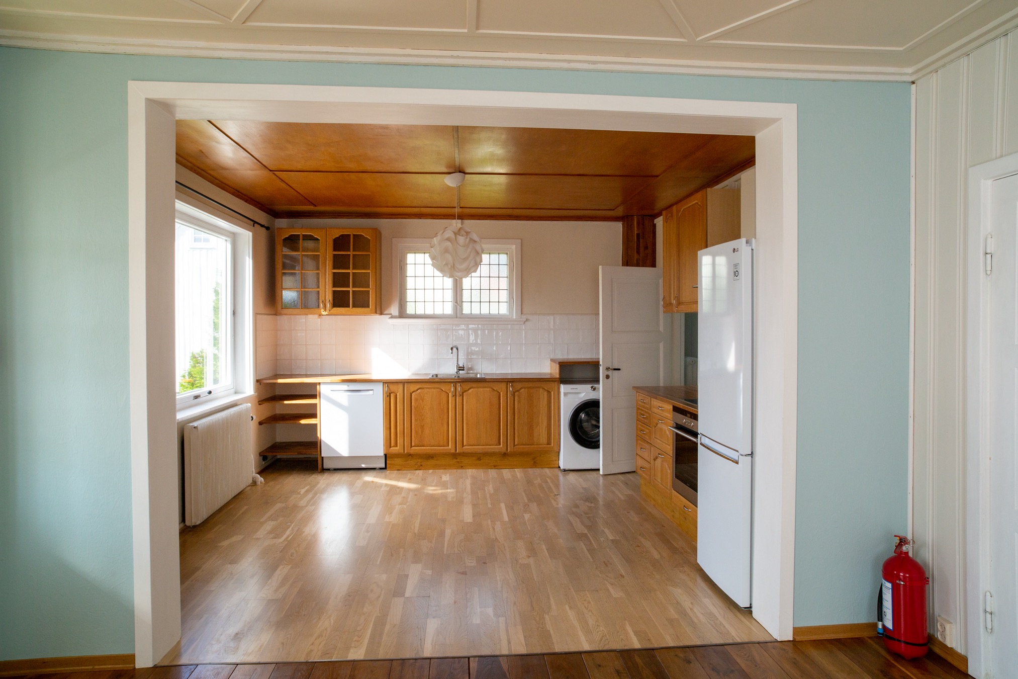 Kjøkken sett fra stuen. 