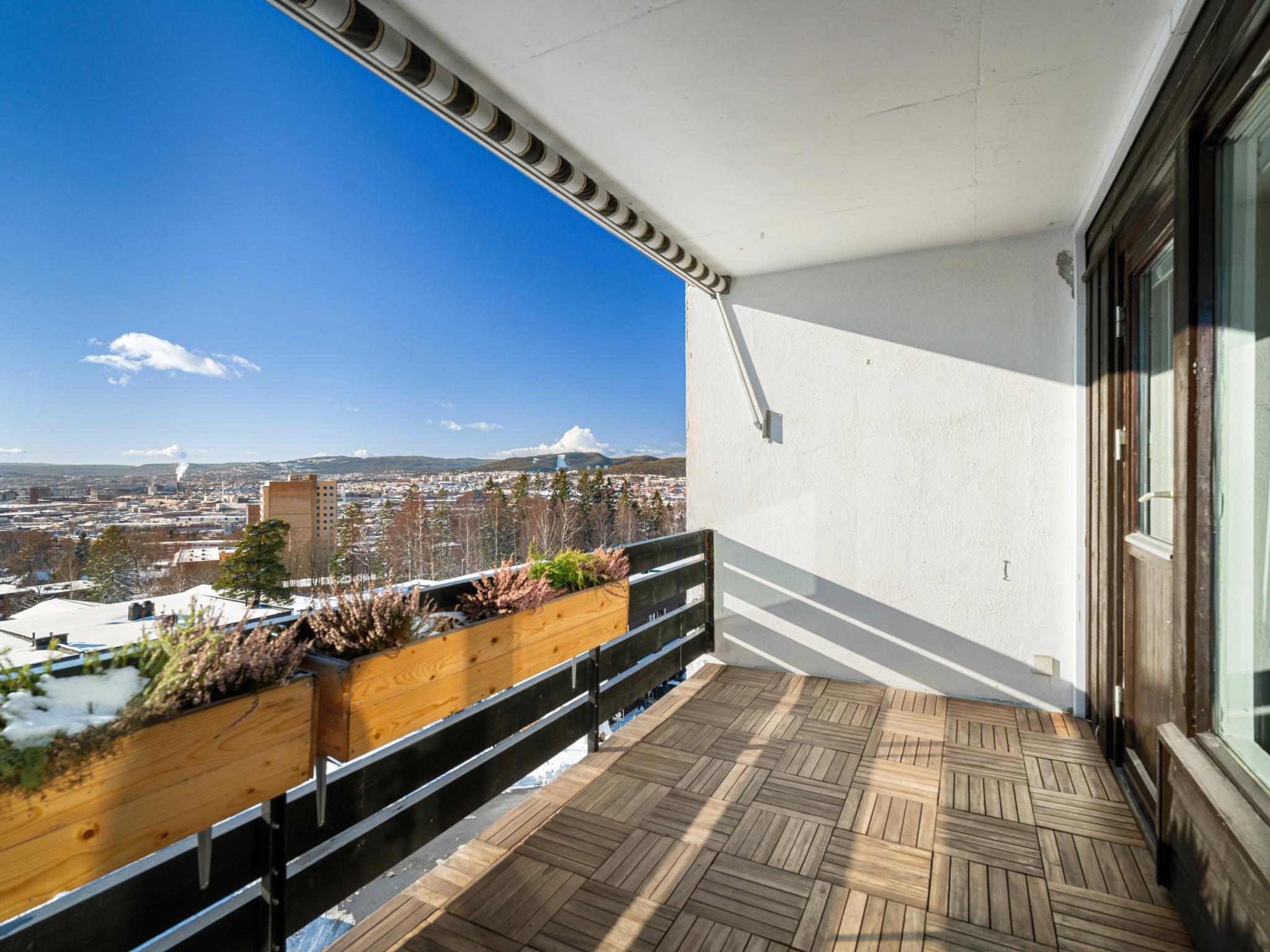 Stor balkong/terrasse (11m²) - Sydvestvendt 