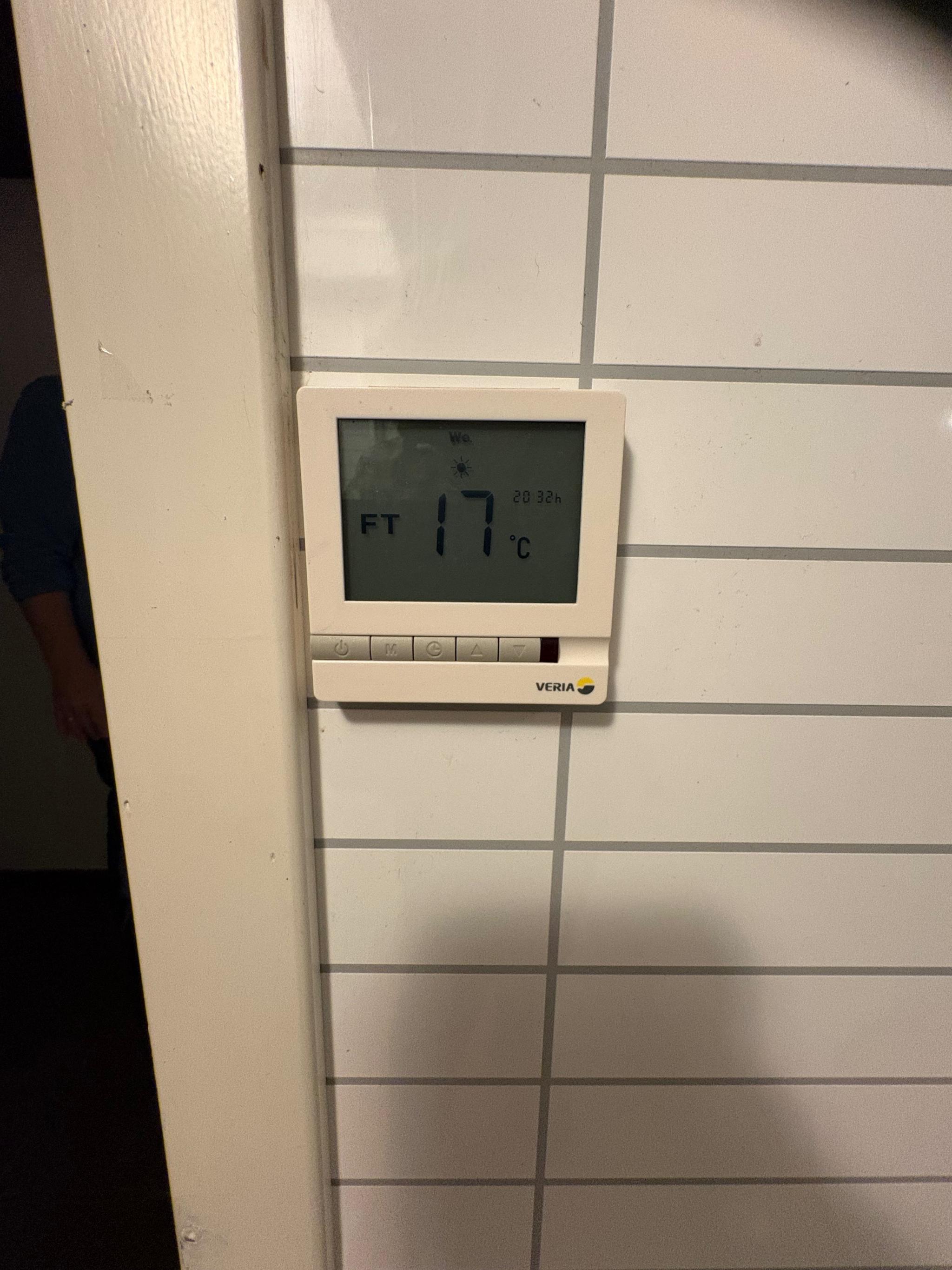 Varmekabler i alle gulv med egne termostater 