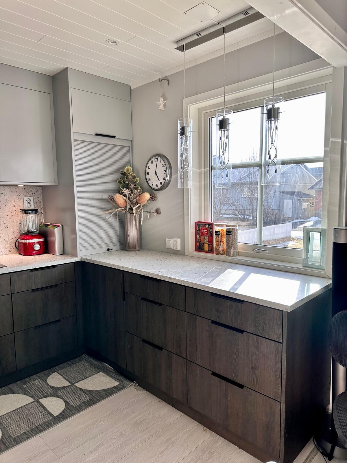 Her er det godt med skap- og benkeplass.