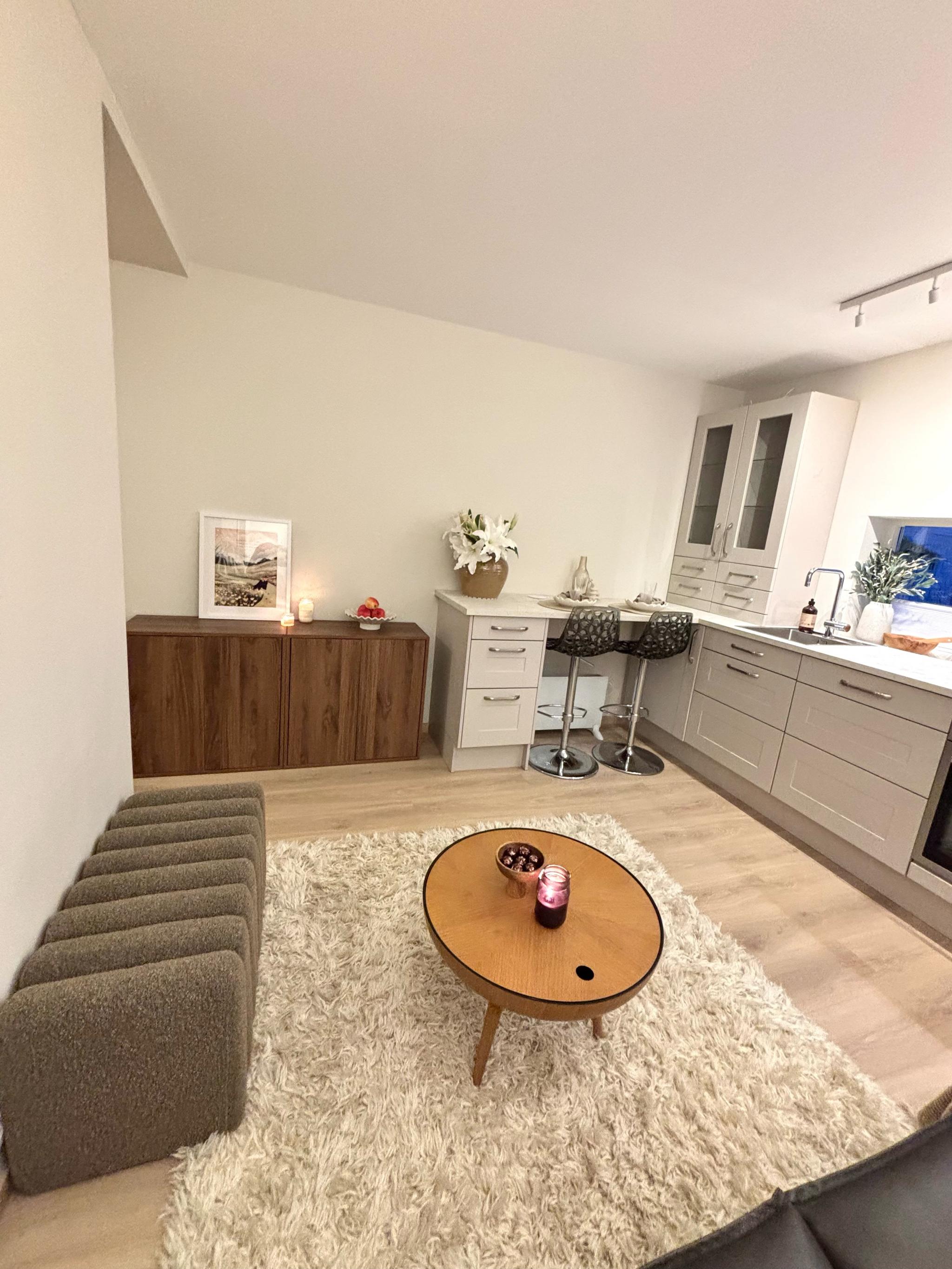 Plass til tv i stue. Fibernett er inkludert i leien. 