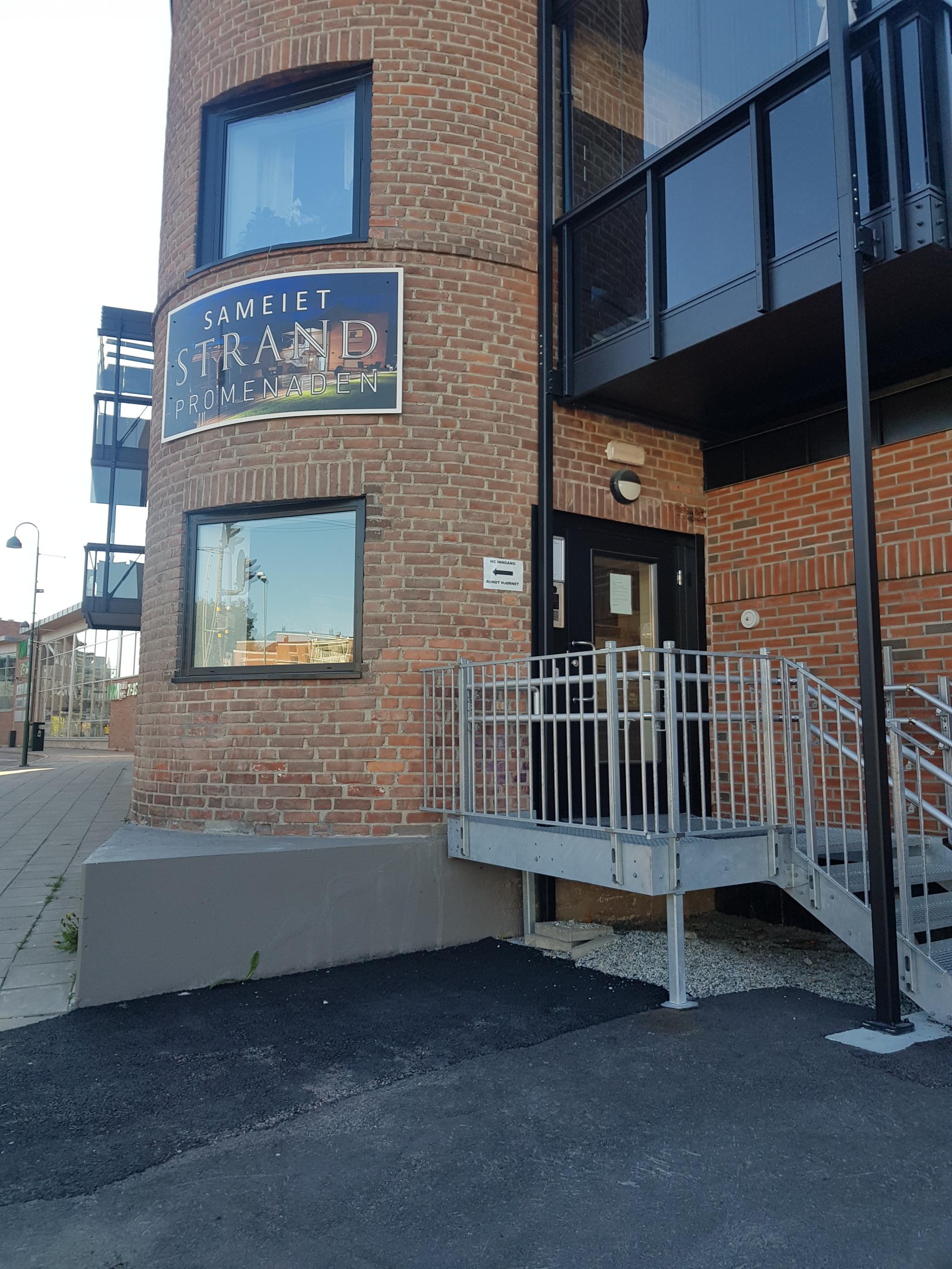 Hovedinngang til leilighetene