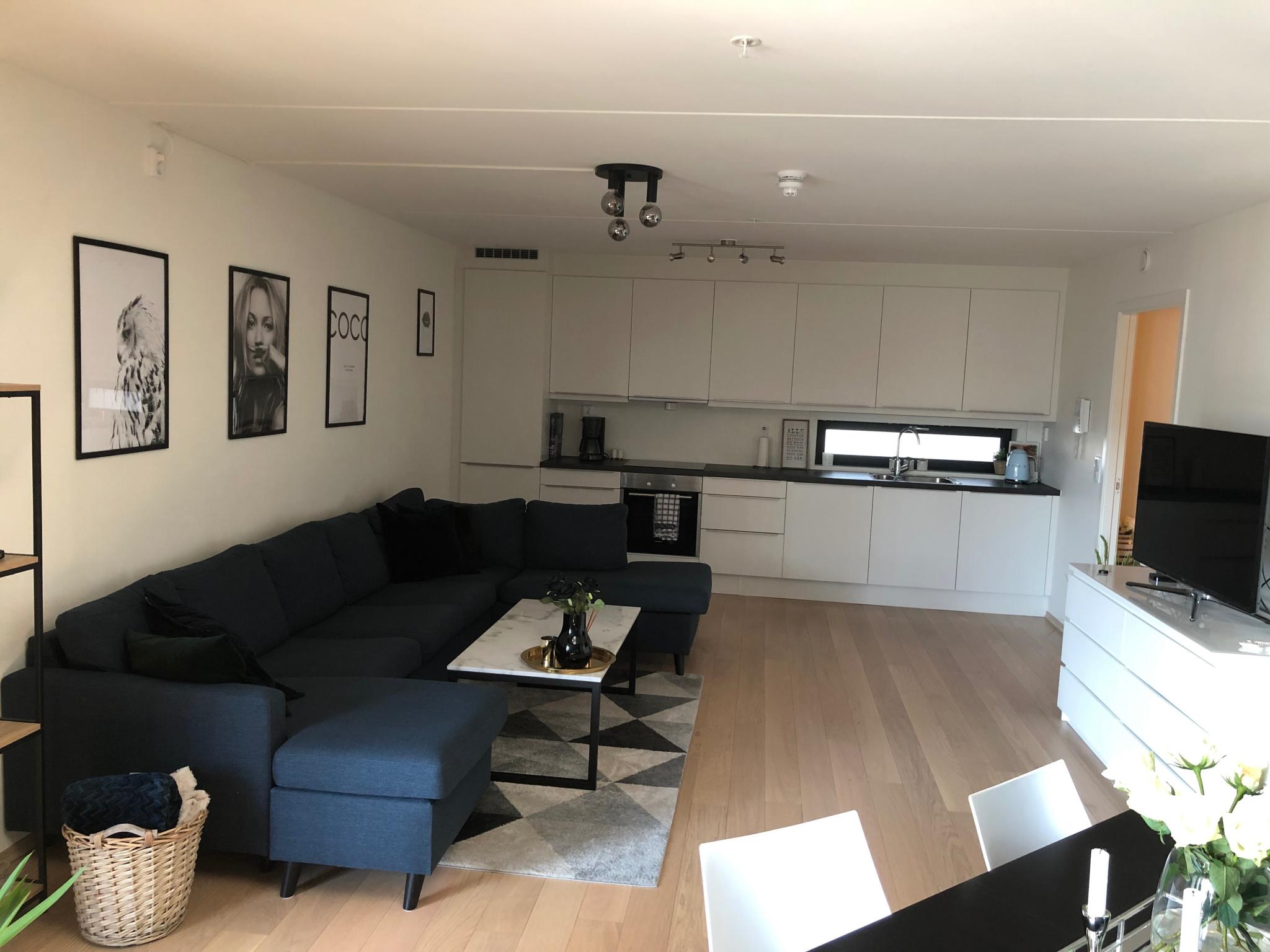 Slik var leiligheten møblert før