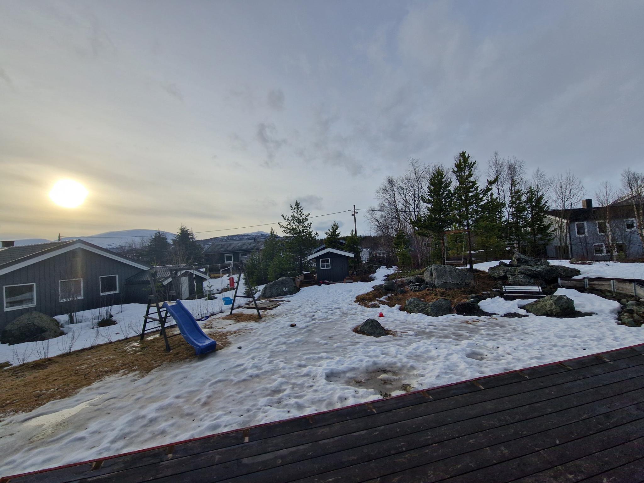 Stort uteareal på baksiden av huset.