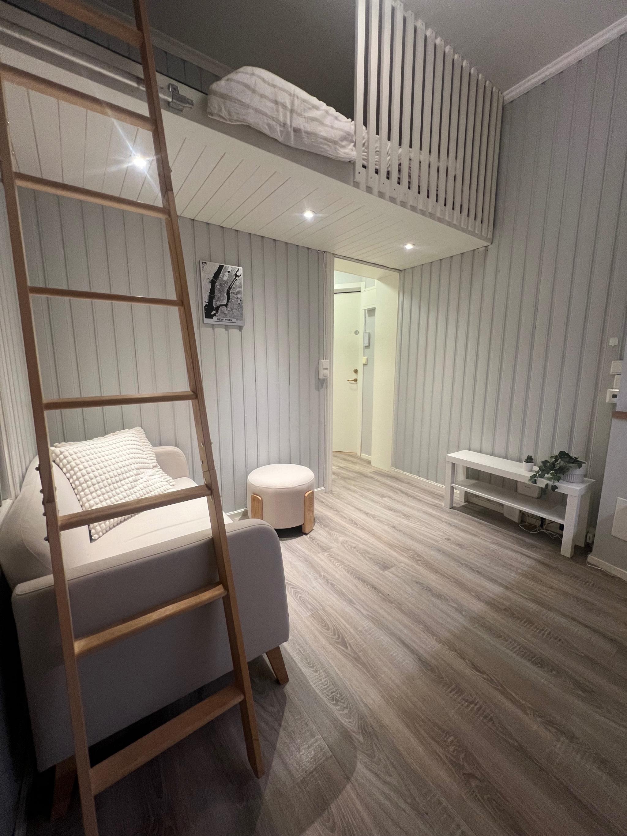 Følger med tv og lite stuebord