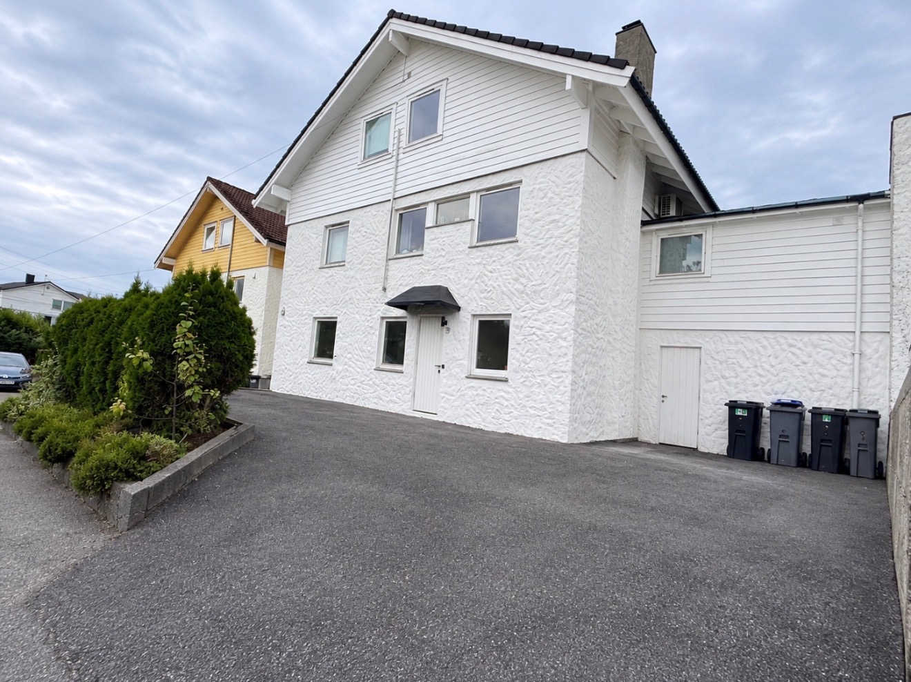 Inngangsparti og uteområdet
