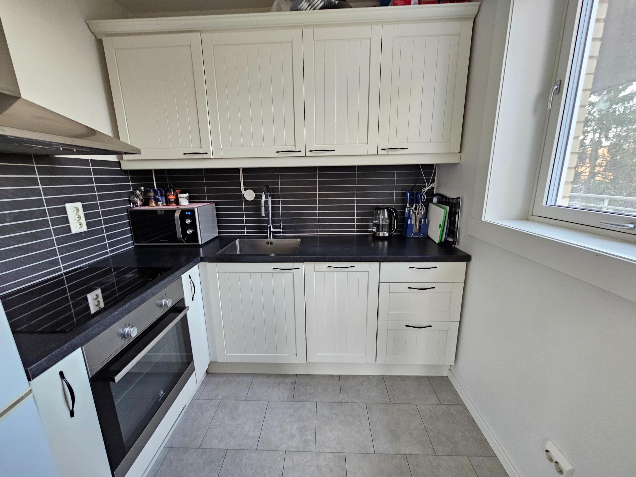 Vindu på kjøkkenet er god fordel.