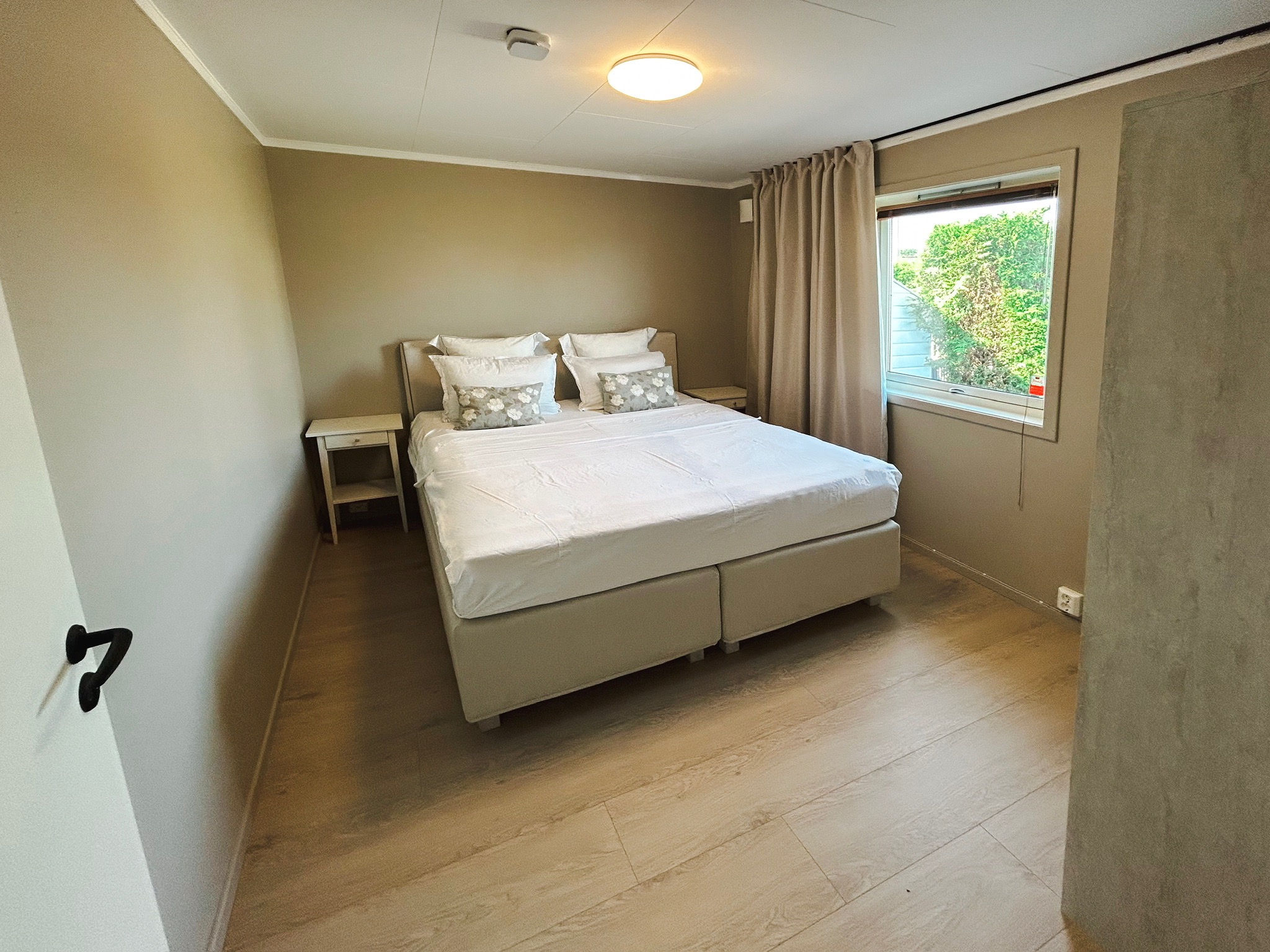 Hovedsoverom med garderobe