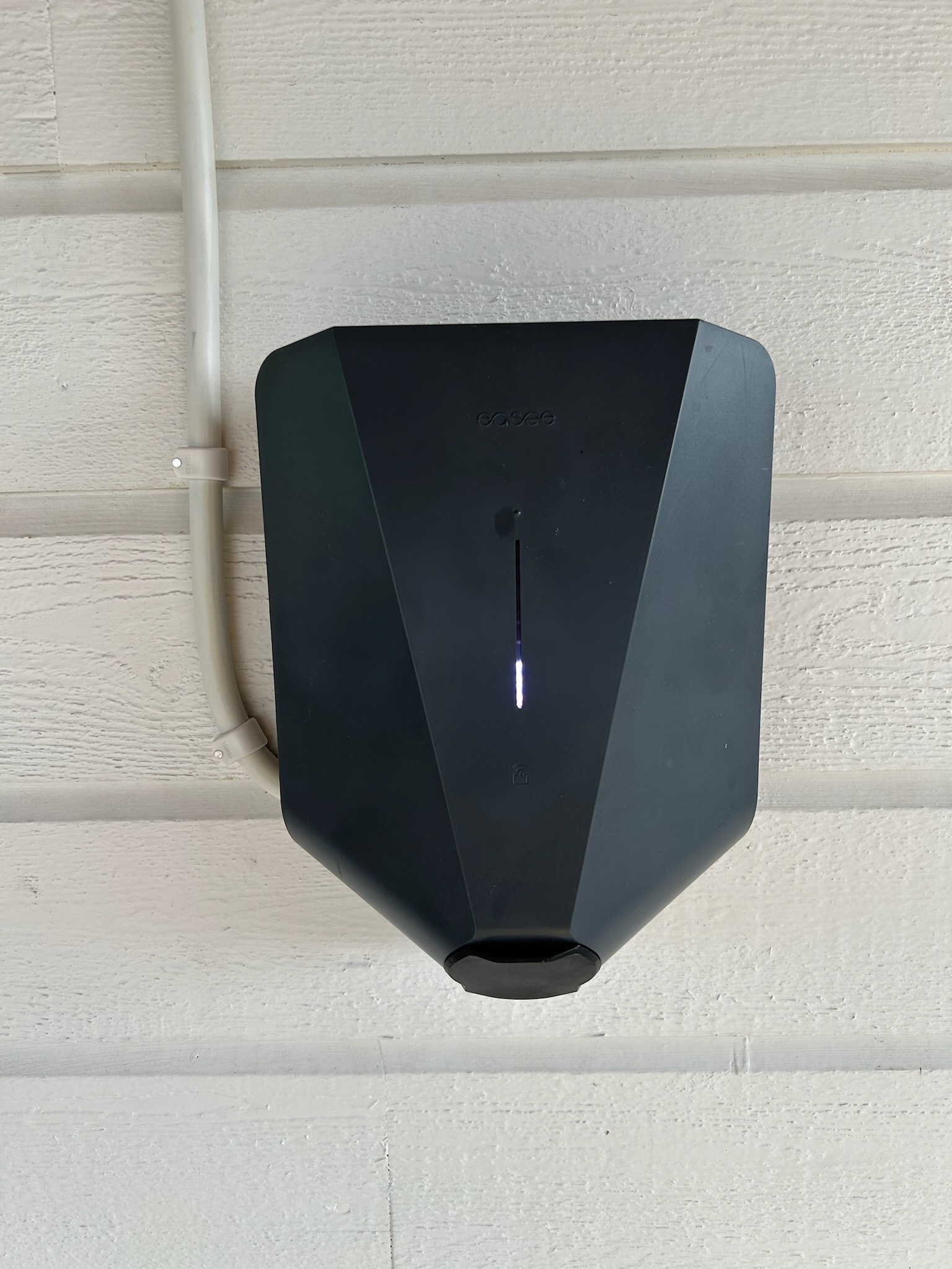 Elbillader er montert i carport