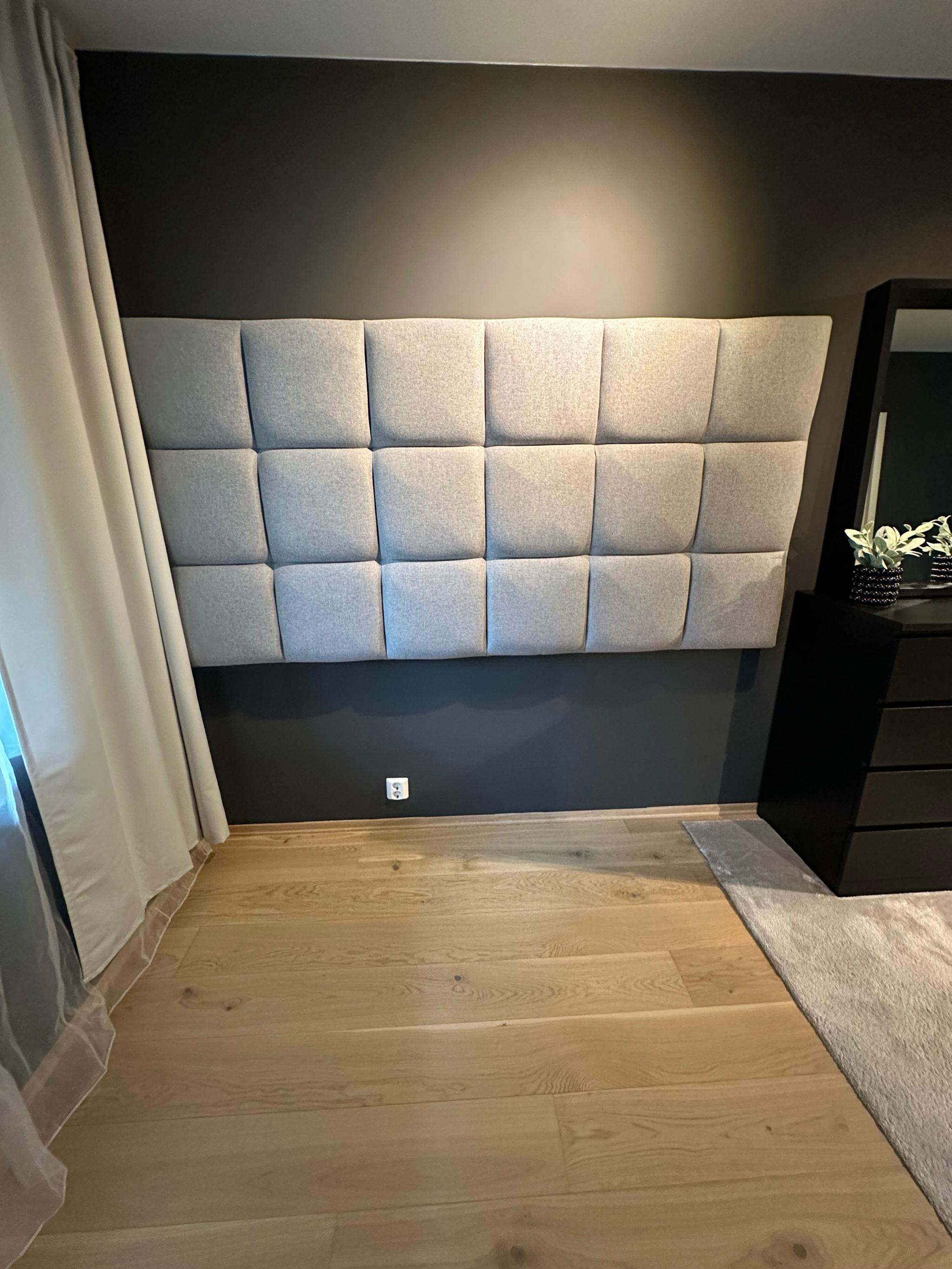Stor sengegavl medfølger.