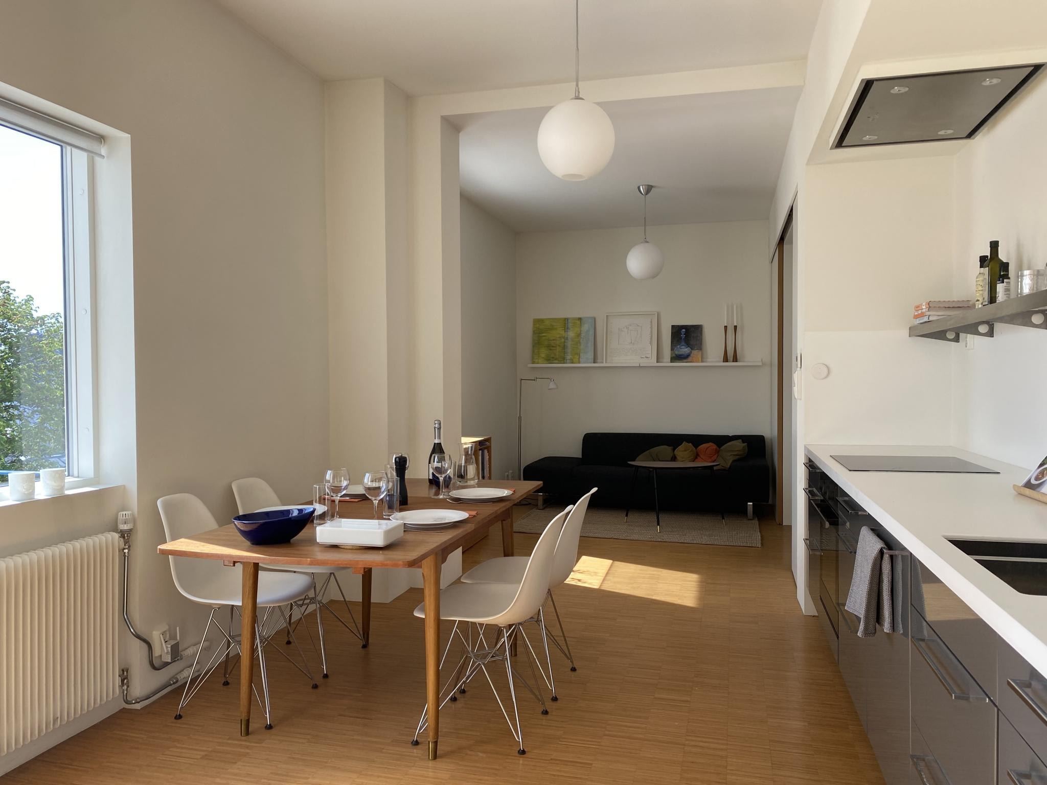 Kjøkken med god plass til gjester